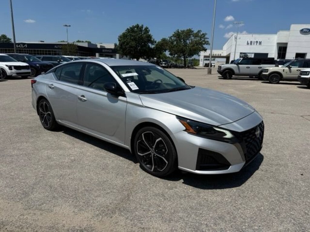 Used 2024 Nissan Altima 2.5 SR Sedan