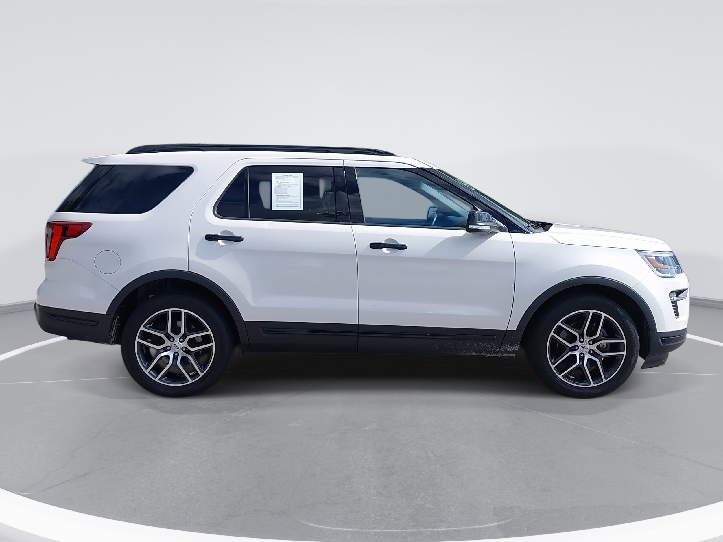 2019 Ford Explorer Sport photo 3
