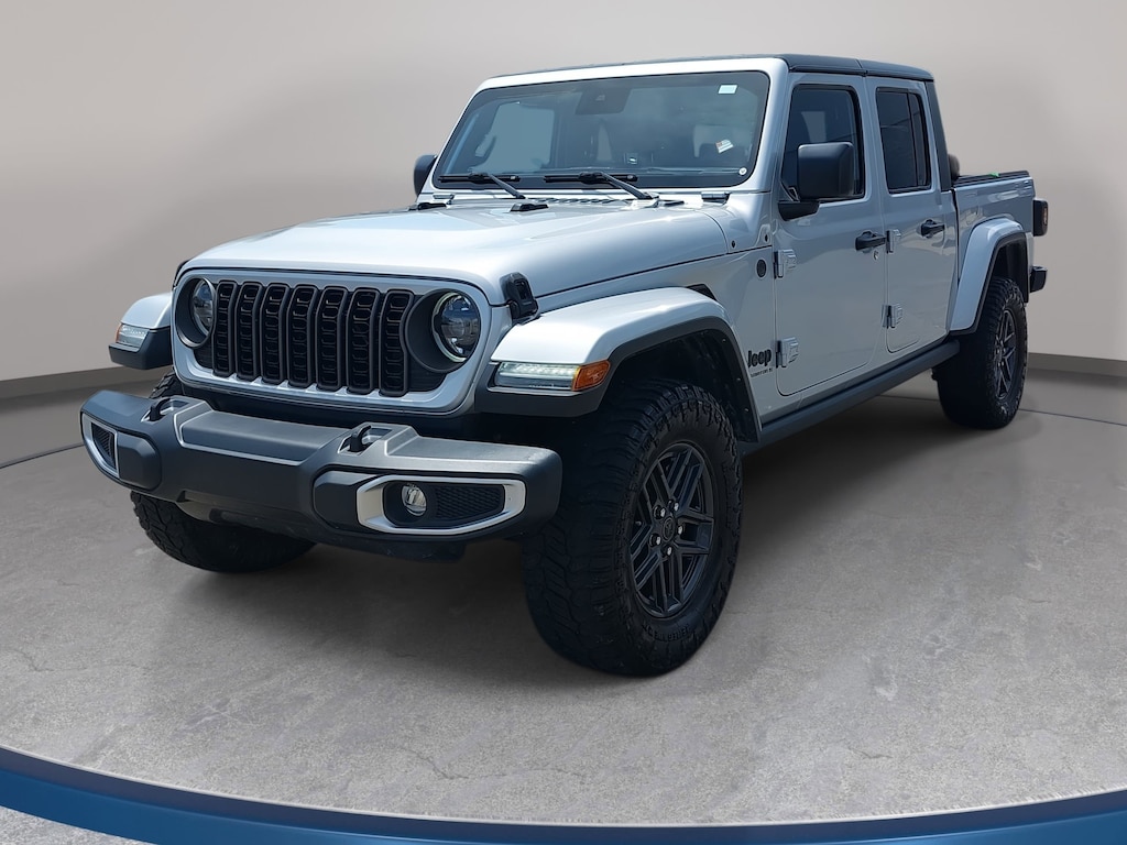 Used 2024 Jeep Gladiator Sport S Truck Crew Cab