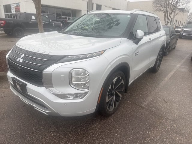 2024 Mitsubishi Outlander Plug-in Hybrid SEL's photo