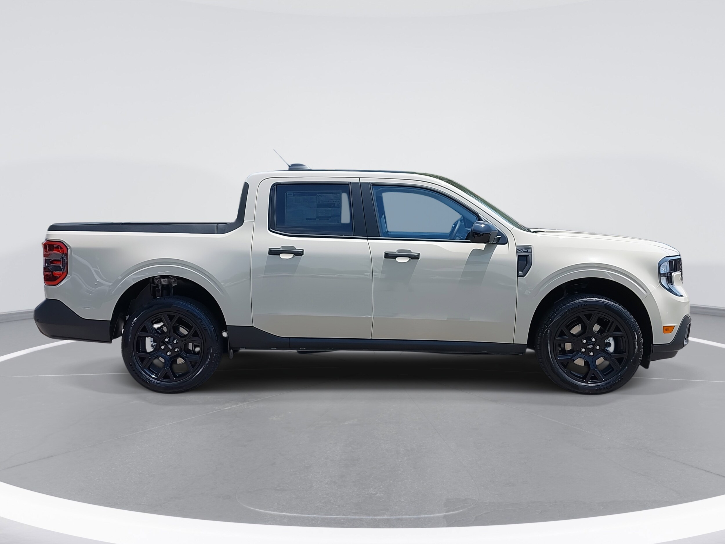 2025 Ford Maverick XLT photo 3