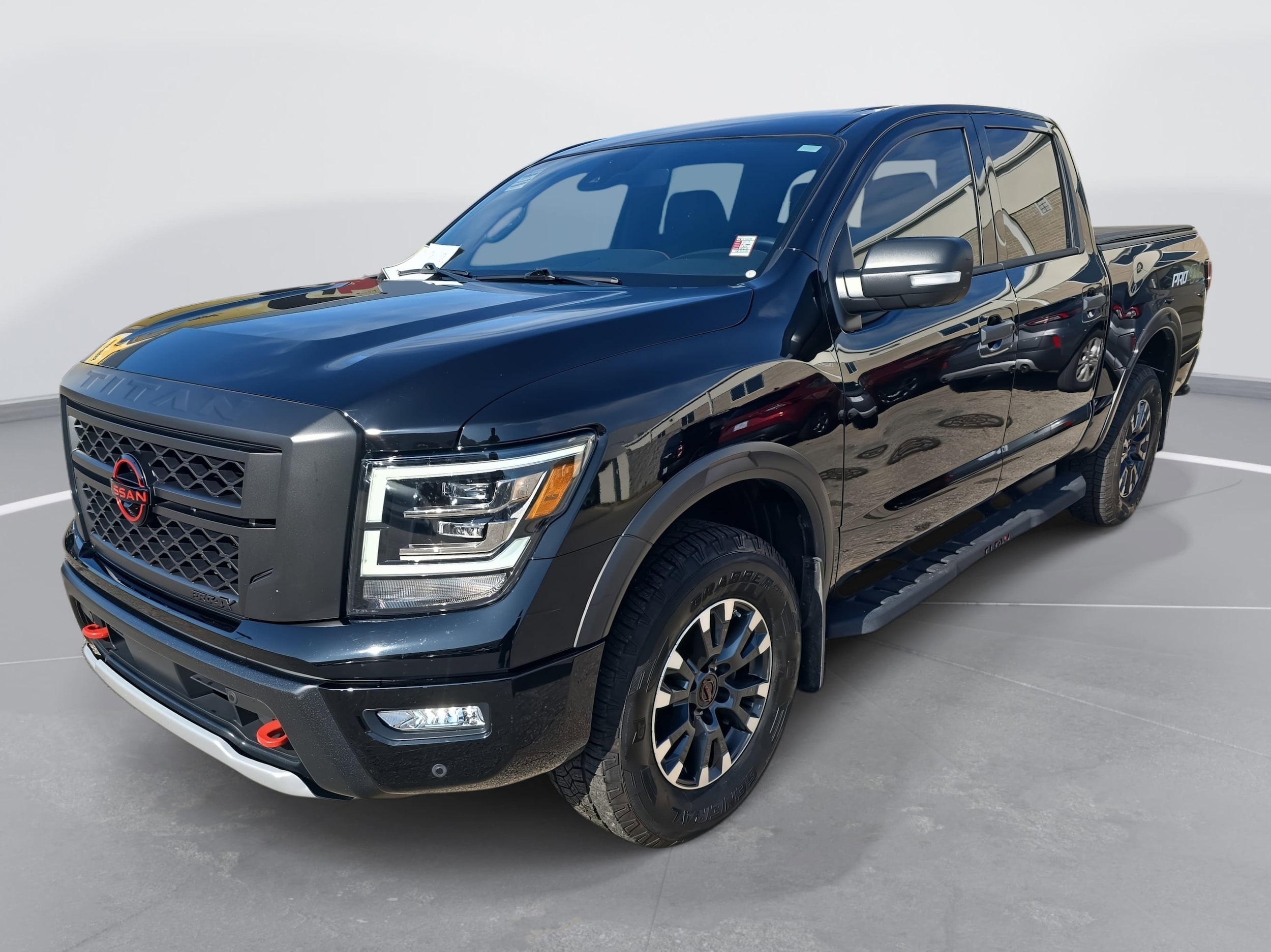 2023 Nissan Titan PRO-4X's photo