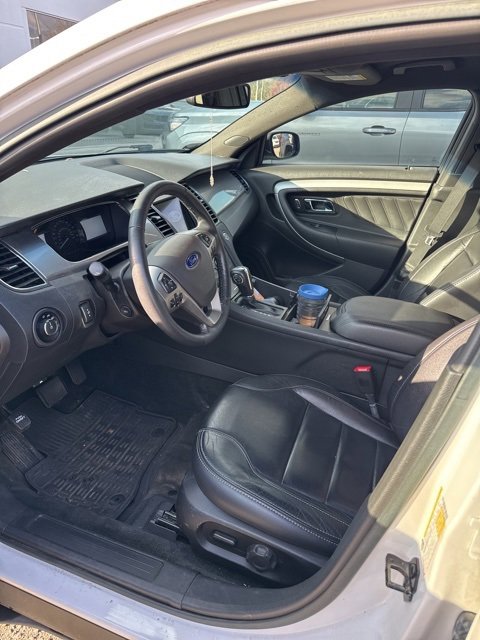 2016 Ford Taurus SEL photo 2