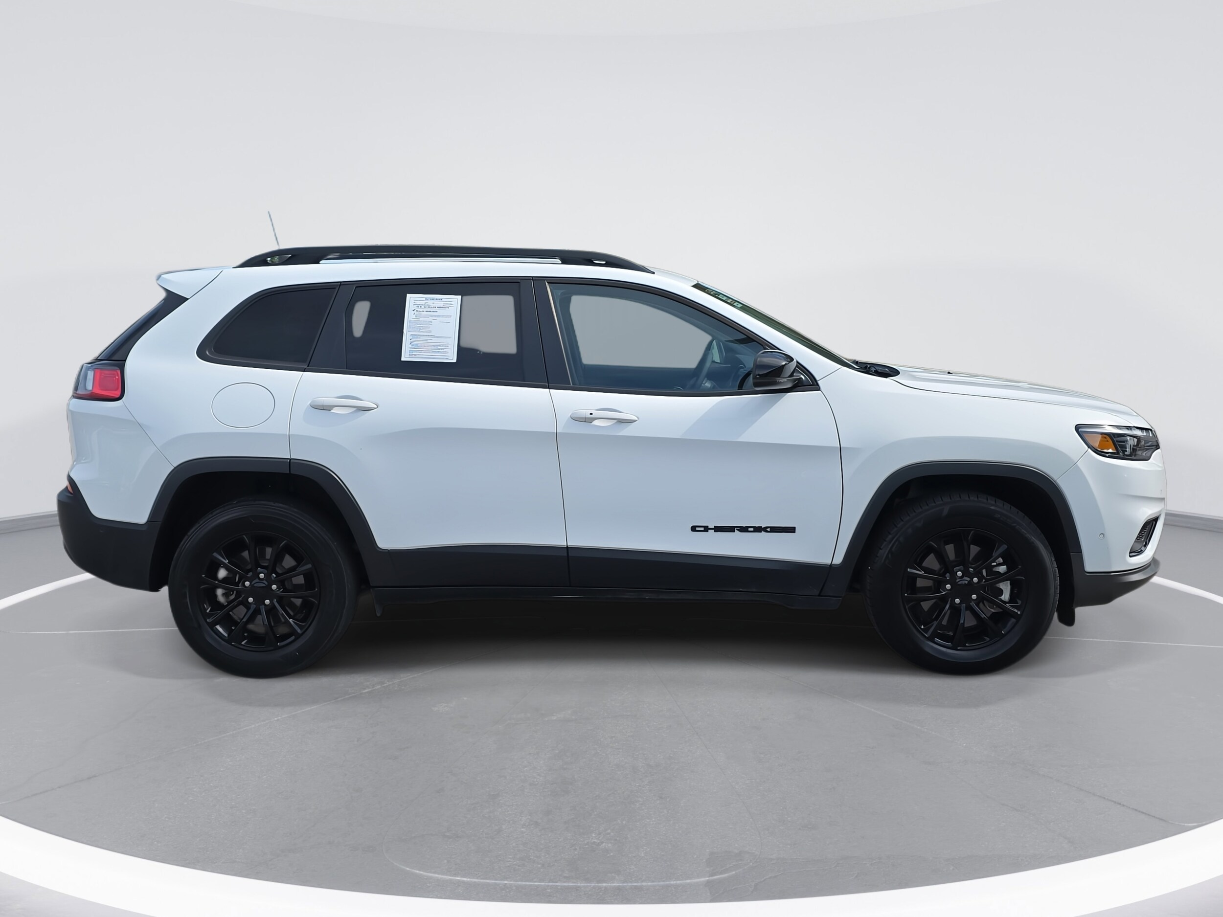 2023 Jeep Cherokee Altitude Lux photo 3