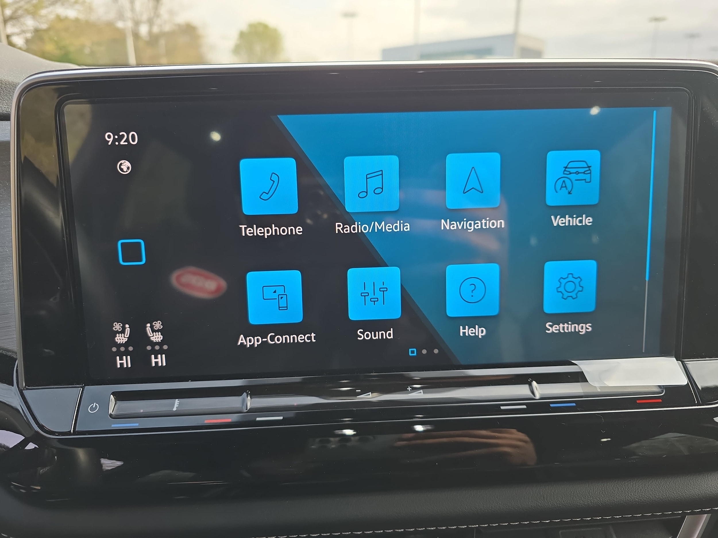 2024 Volkswagen Atlas Cross Sport SE w/Tech - Photo 23