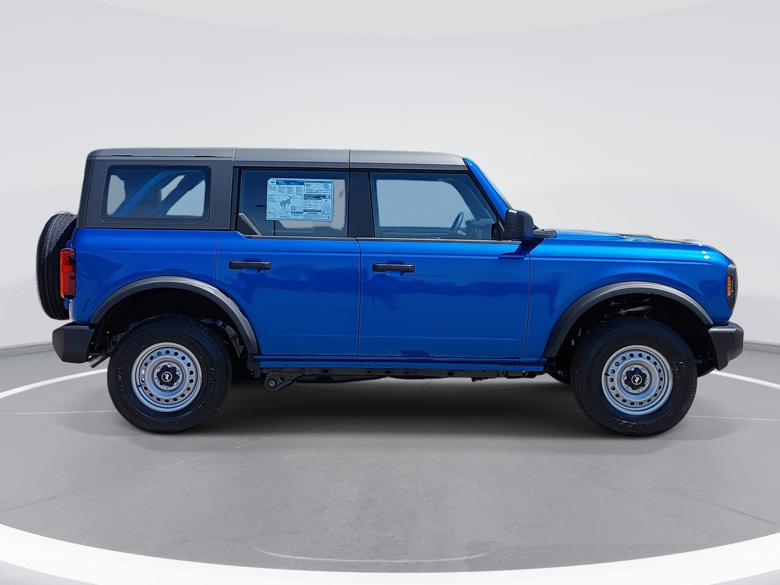 2025 Ford Bronco Base photo 4