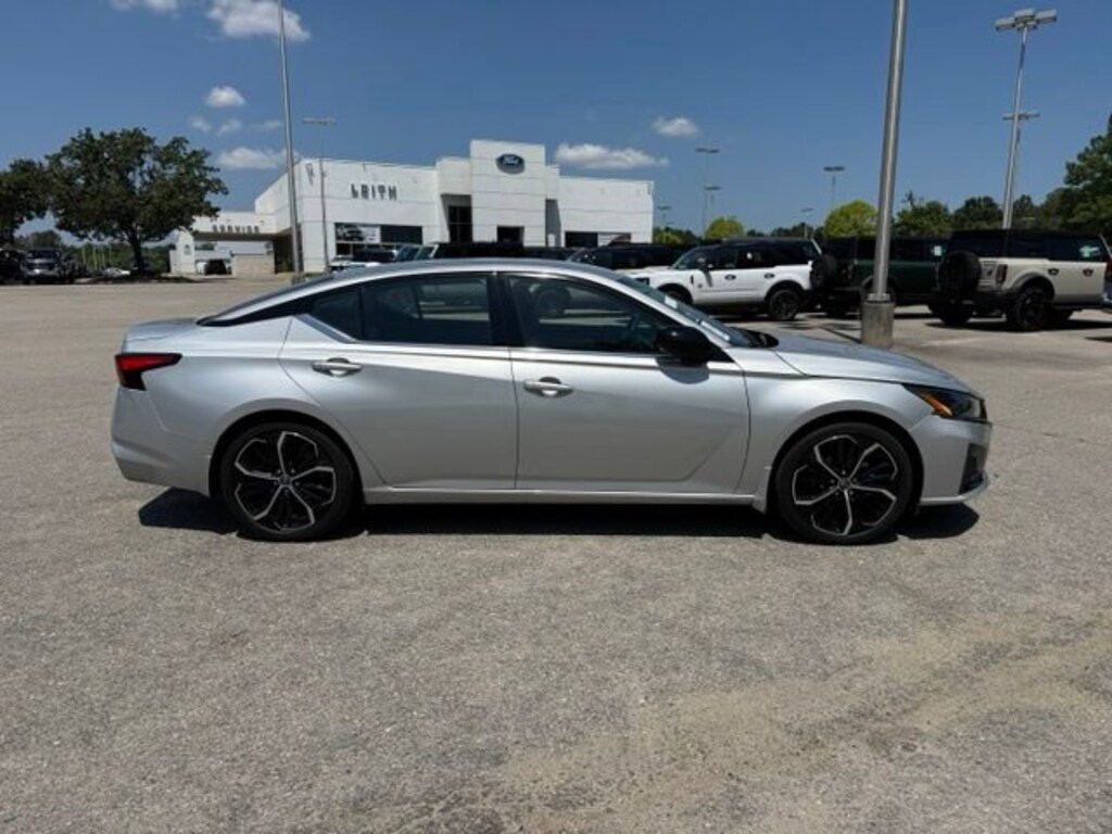 Used 2024 Nissan Altima 2.5 SR Sedan