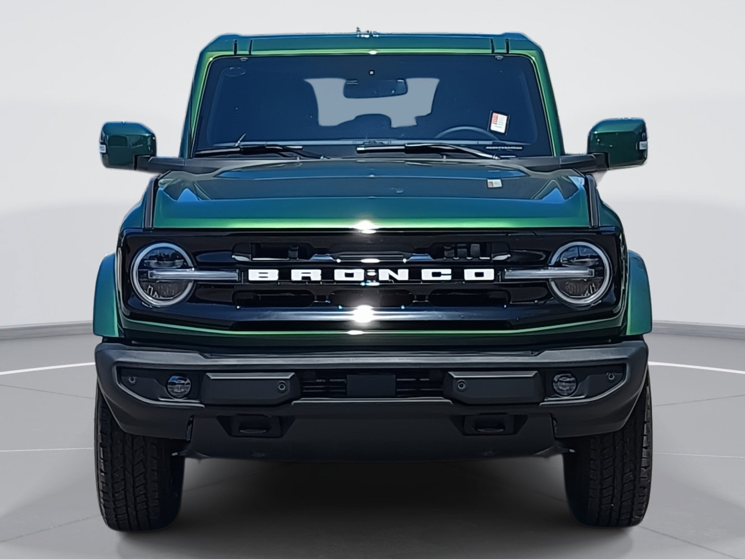 2025 Ford Bronco Outer Banks photo 2