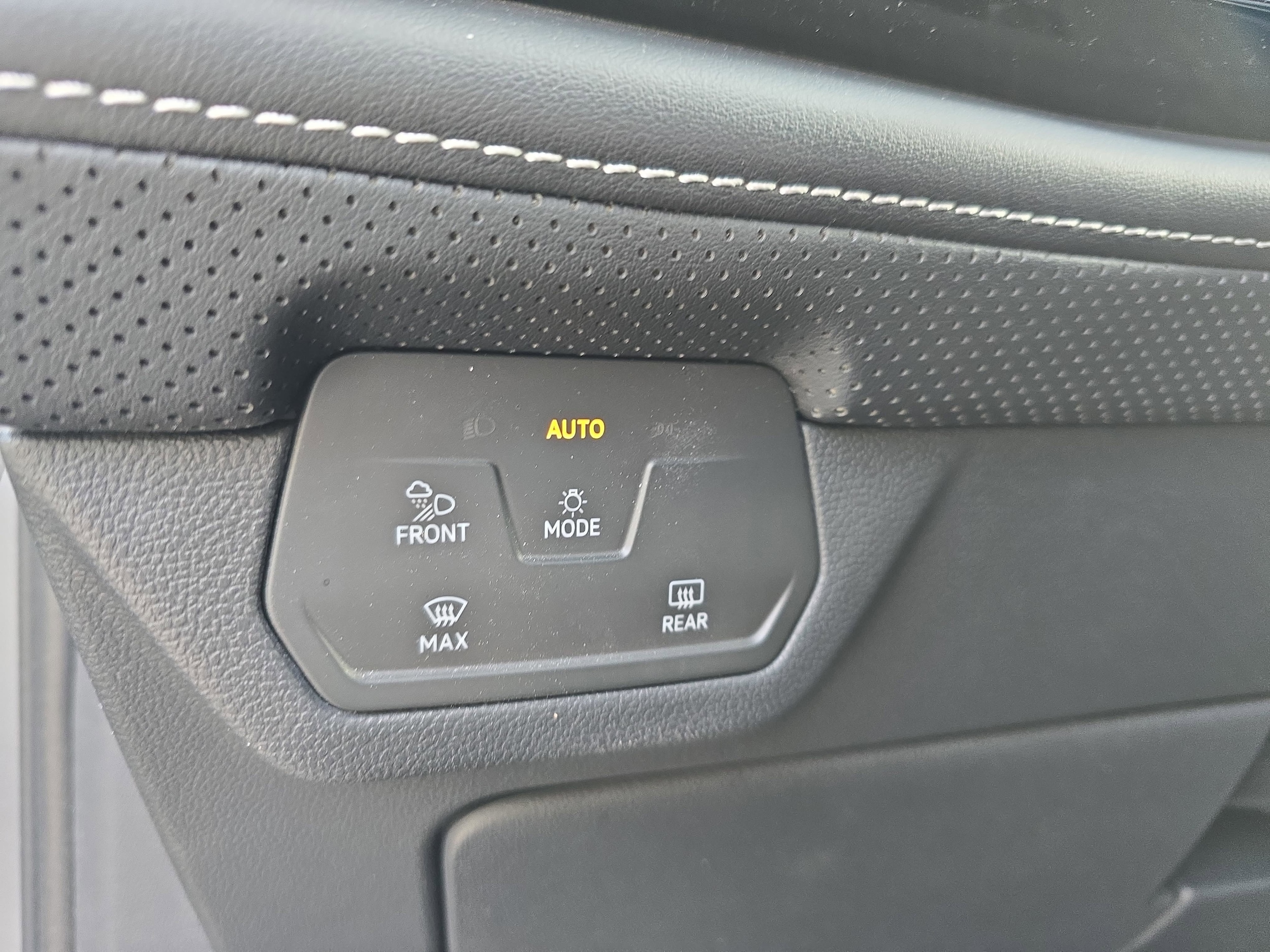 2024 Volkswagen Atlas Cross Sport SE w/Tech - Photo 27