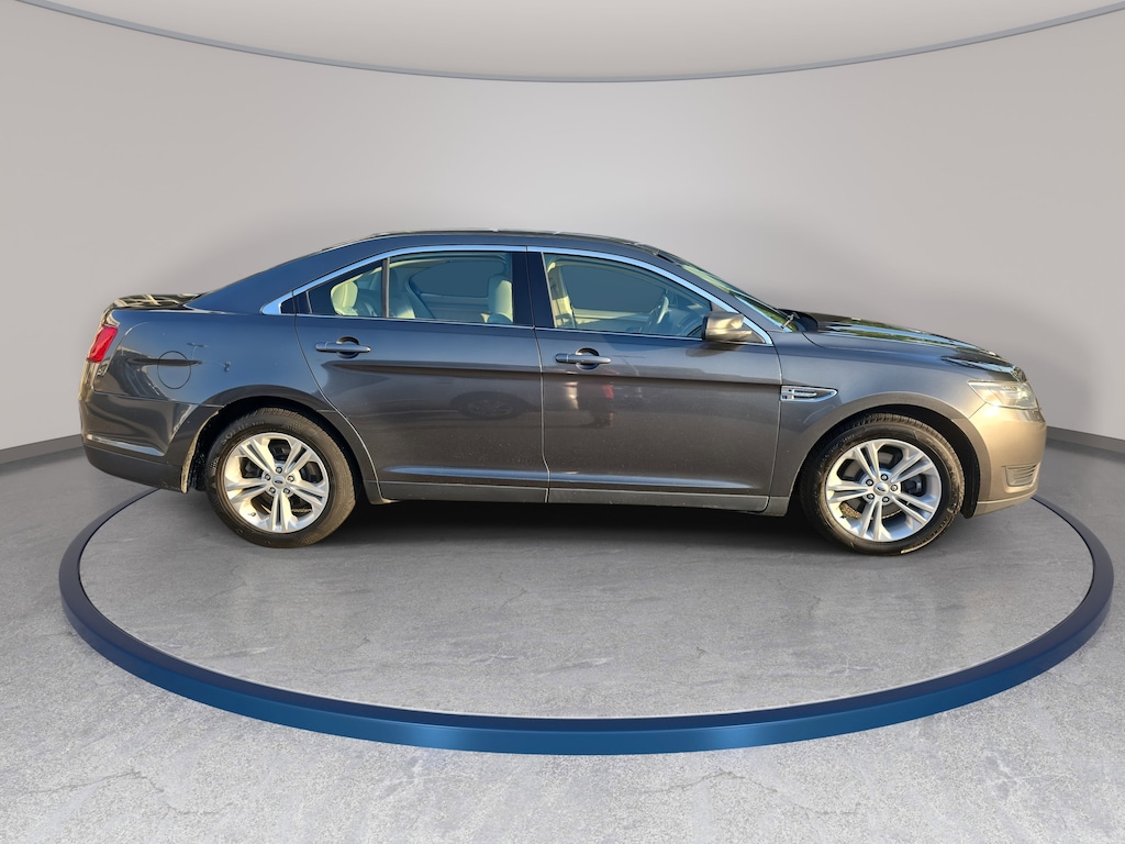 Used 2016 Ford Taurus SE Sedan