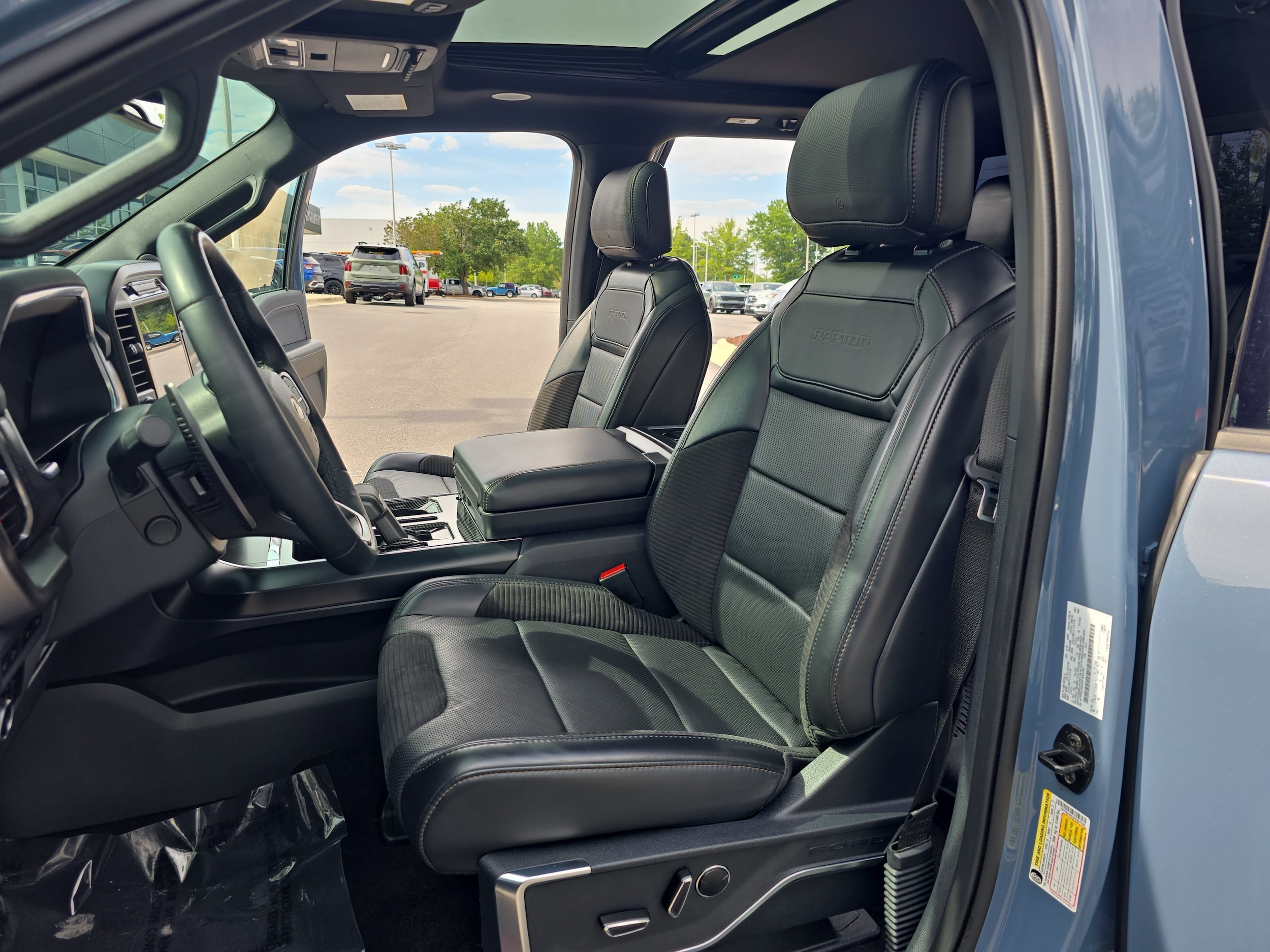 2023 Ford F-150 Raptor - Photo 15