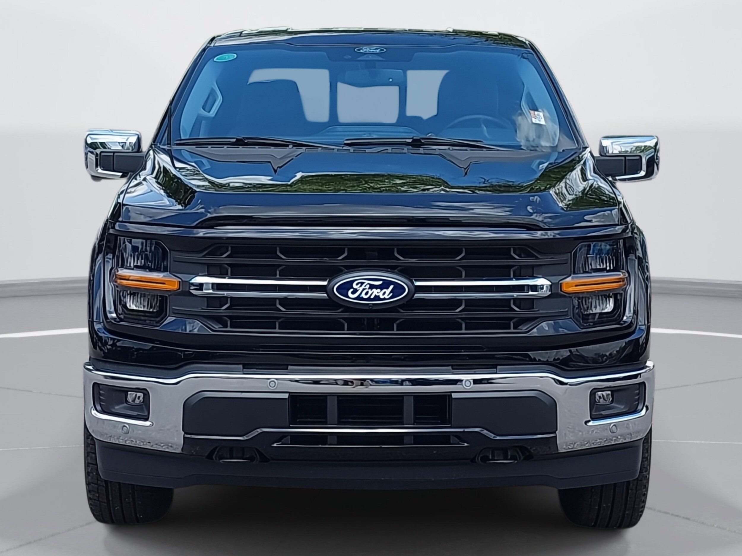 2025 Ford F-150 XLT photo 2