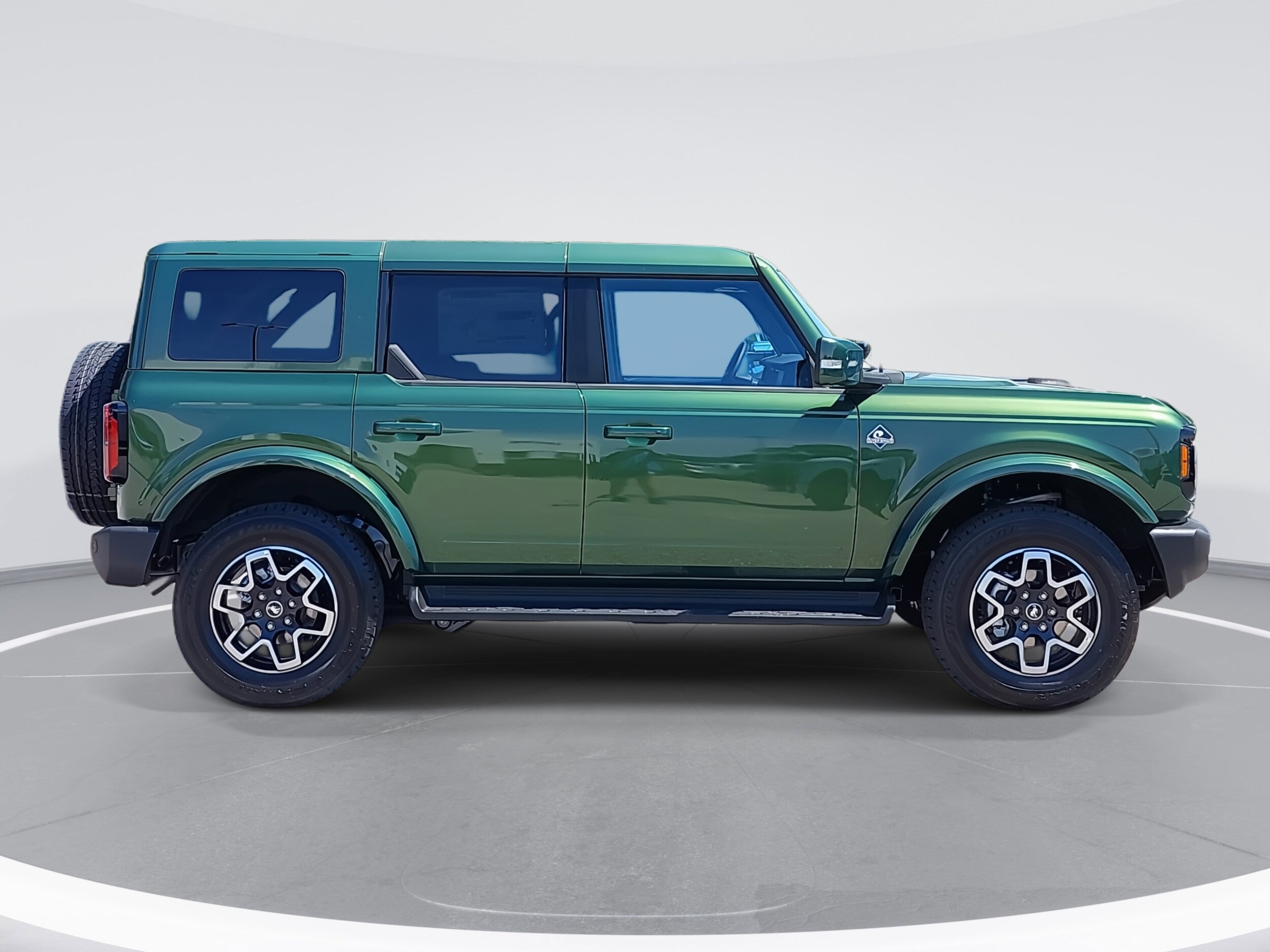 2025 Ford Bronco Outer Banks photo 4