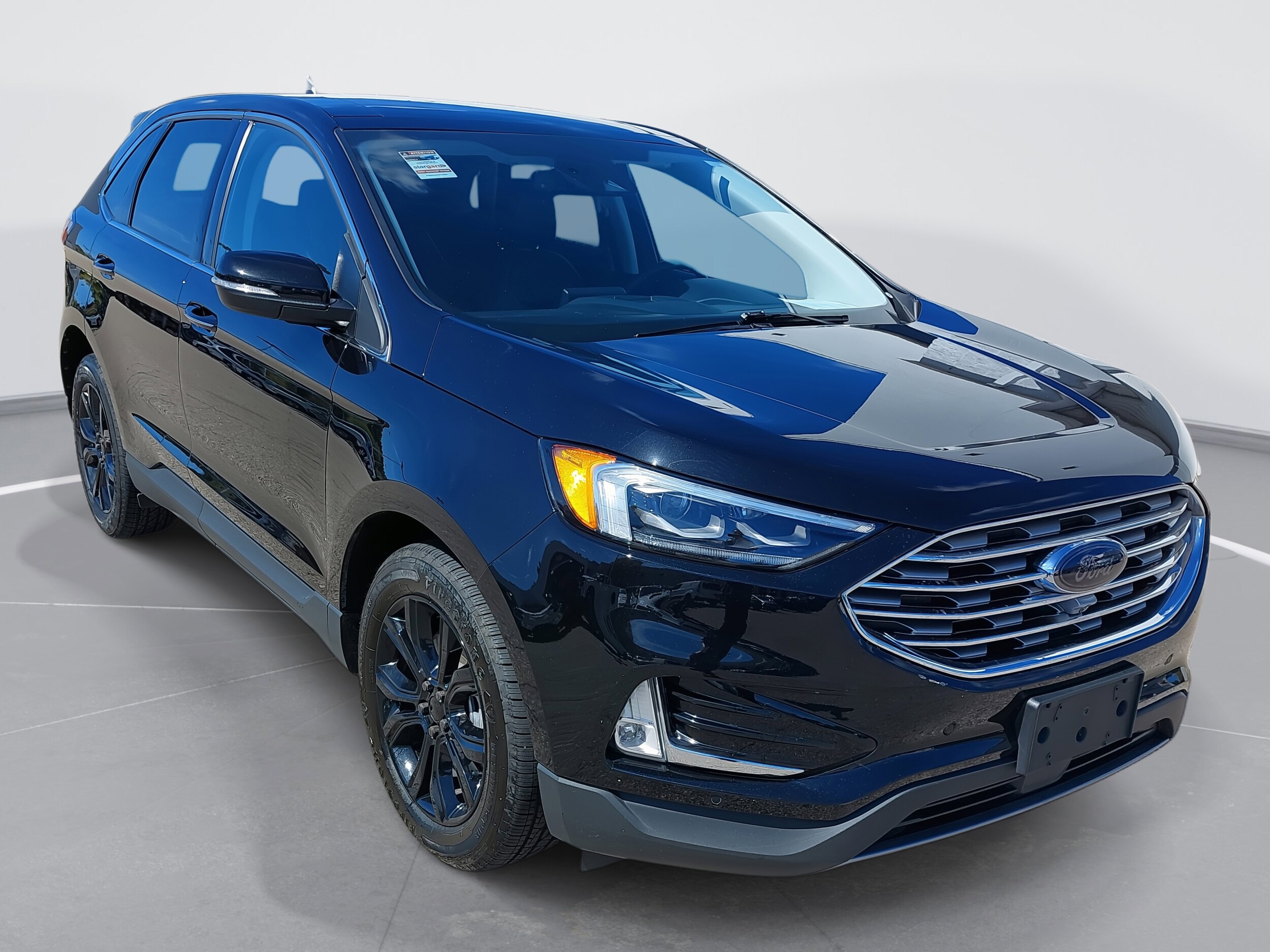 2022 Ford Edge Titanium photo 3
