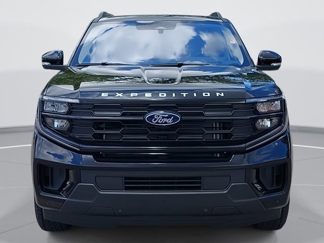 2025 Ford Expedition photo 2
