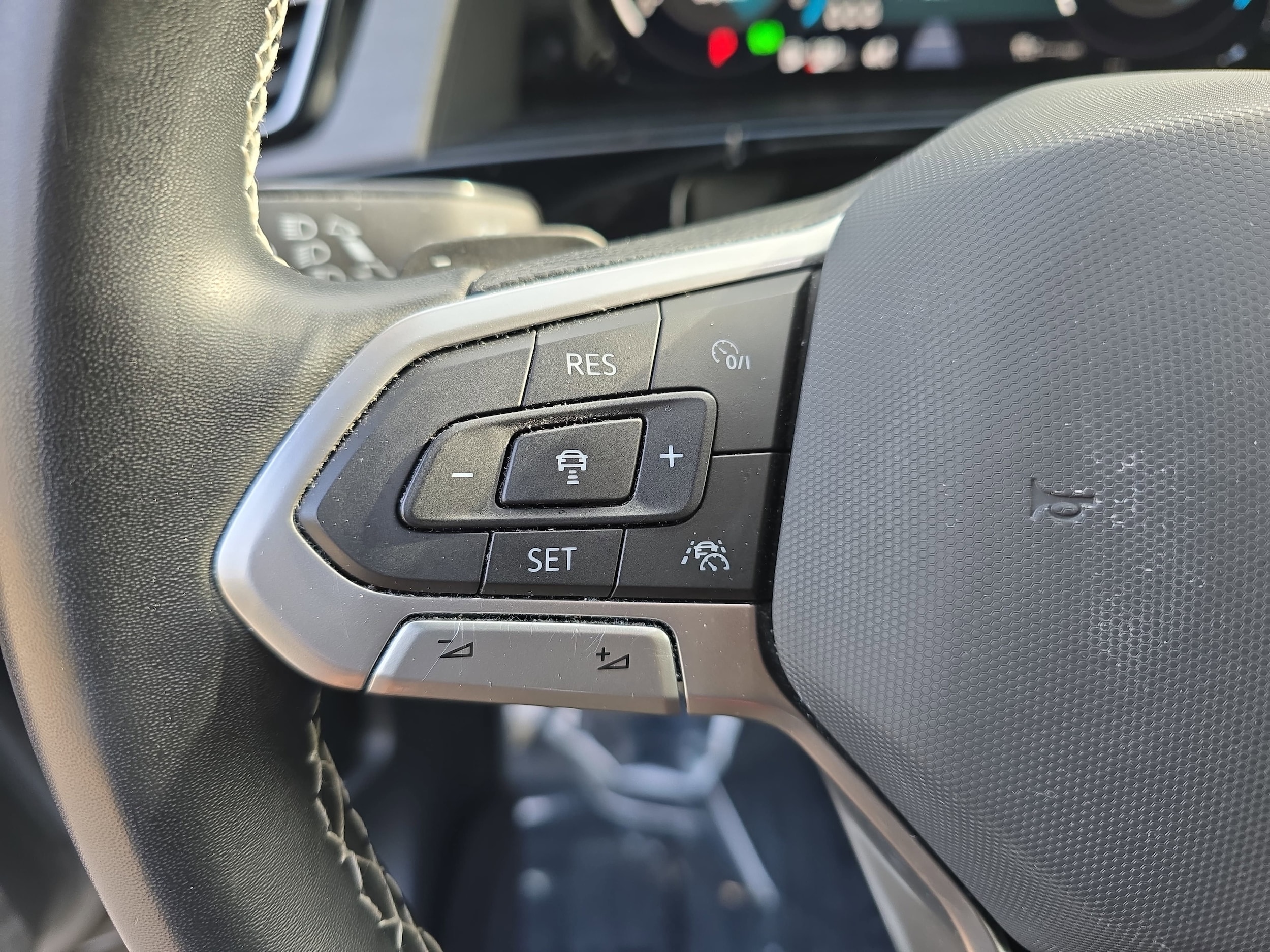 2024 Volkswagen Atlas Cross Sport SE w/Tech - Photo 18