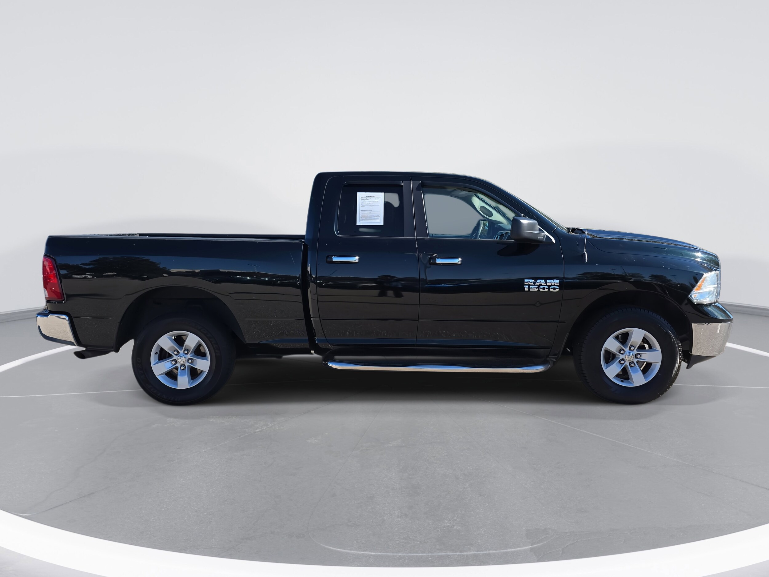 2016 Ram 1500 SLT photo 2