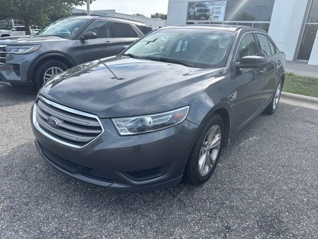 2016 Ford Taurus SE FWD's photo
