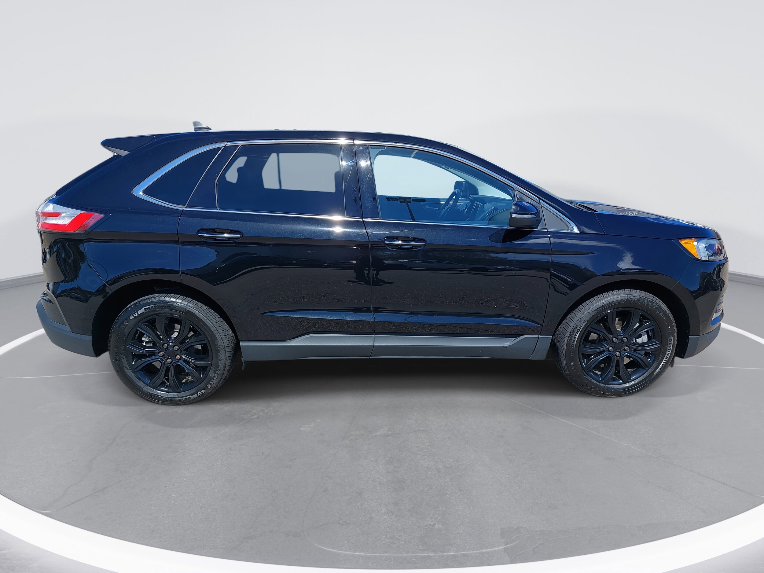 2022 Ford Edge Titanium photo 4