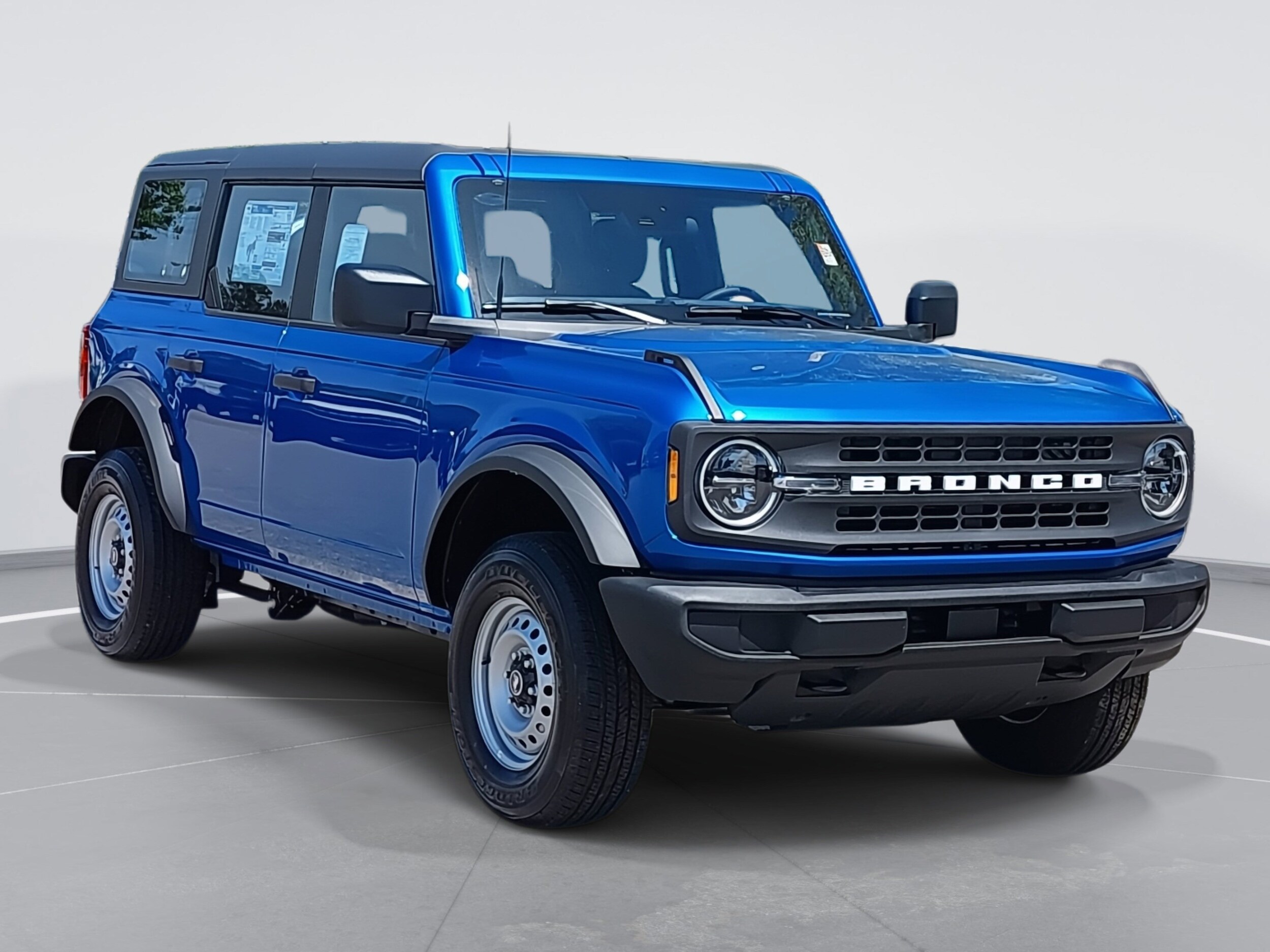 2025 Ford Bronco Base photo 3