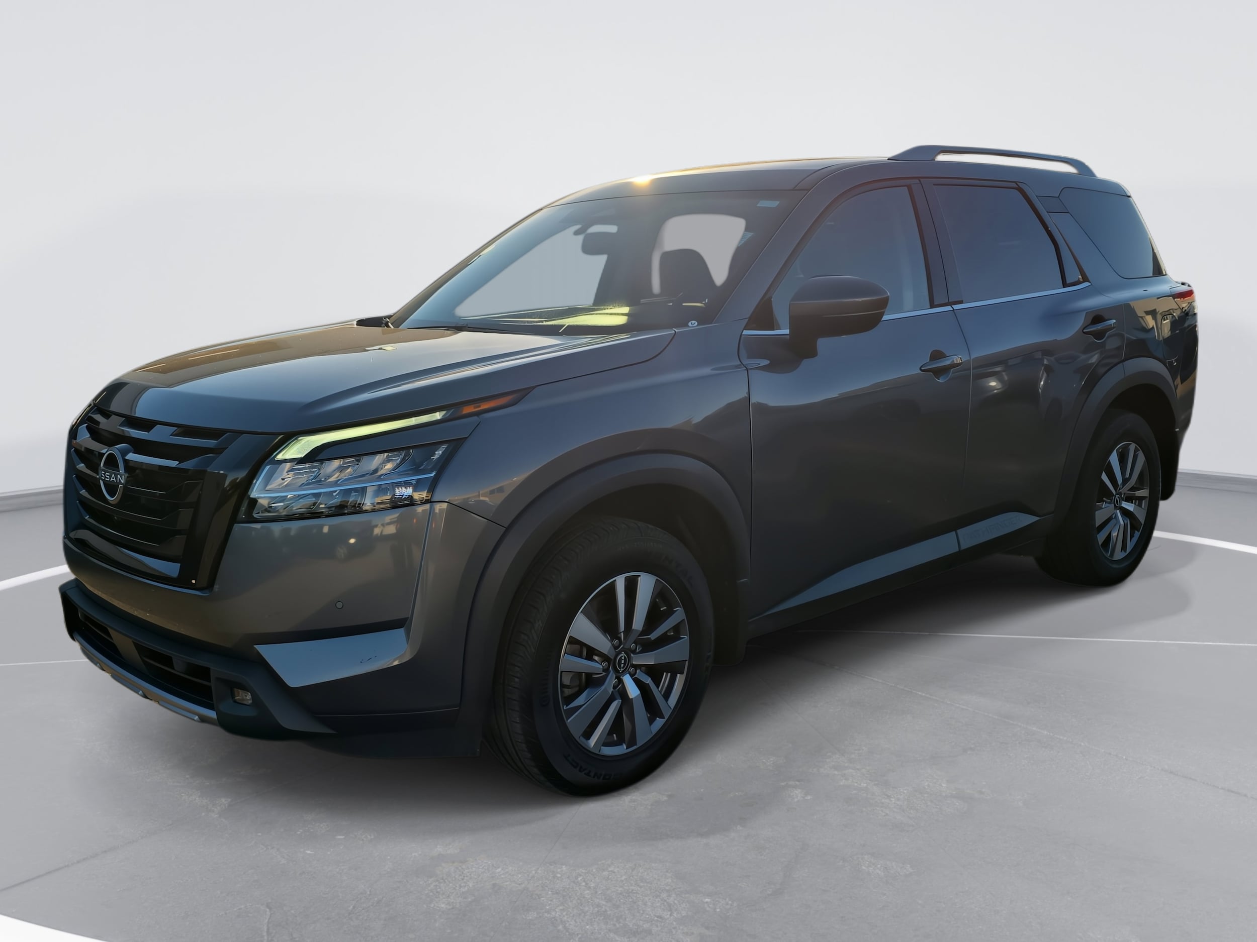 2022 Nissan Pathfinder SL's photo