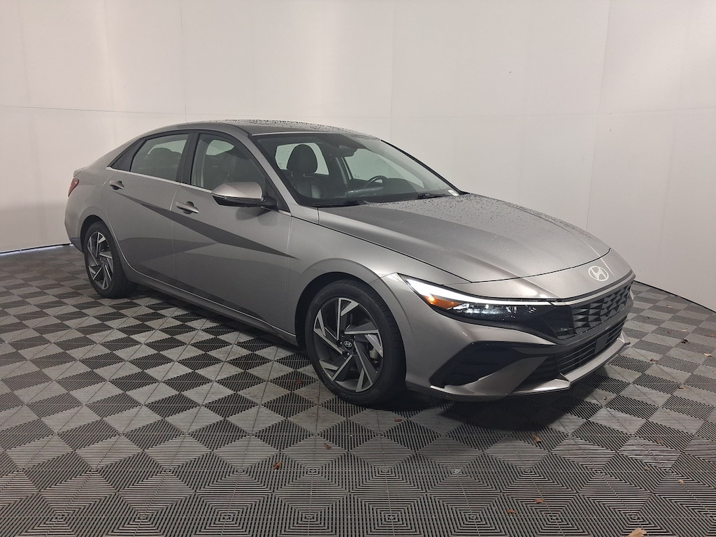 Used 2025 Hyundai Elantra Limited Sedan