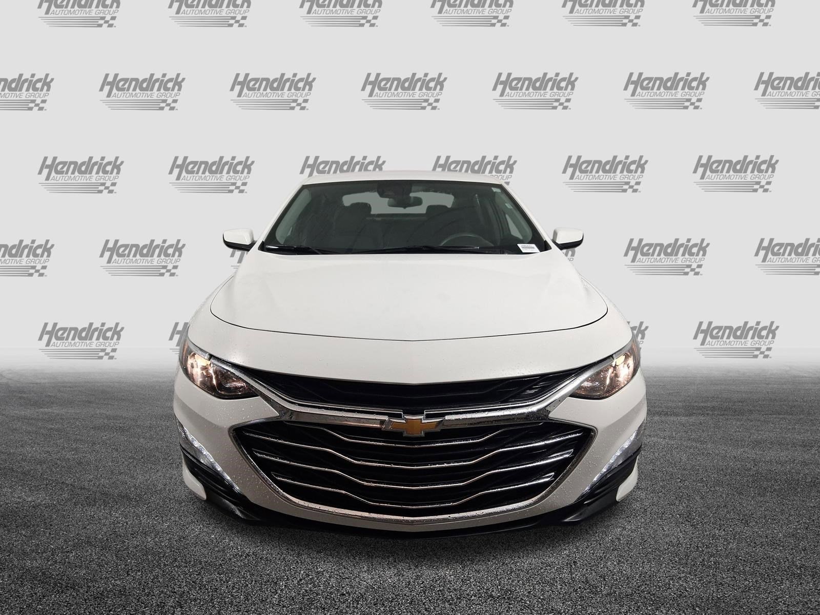 2024 Chevrolet Malibu LT photo 2