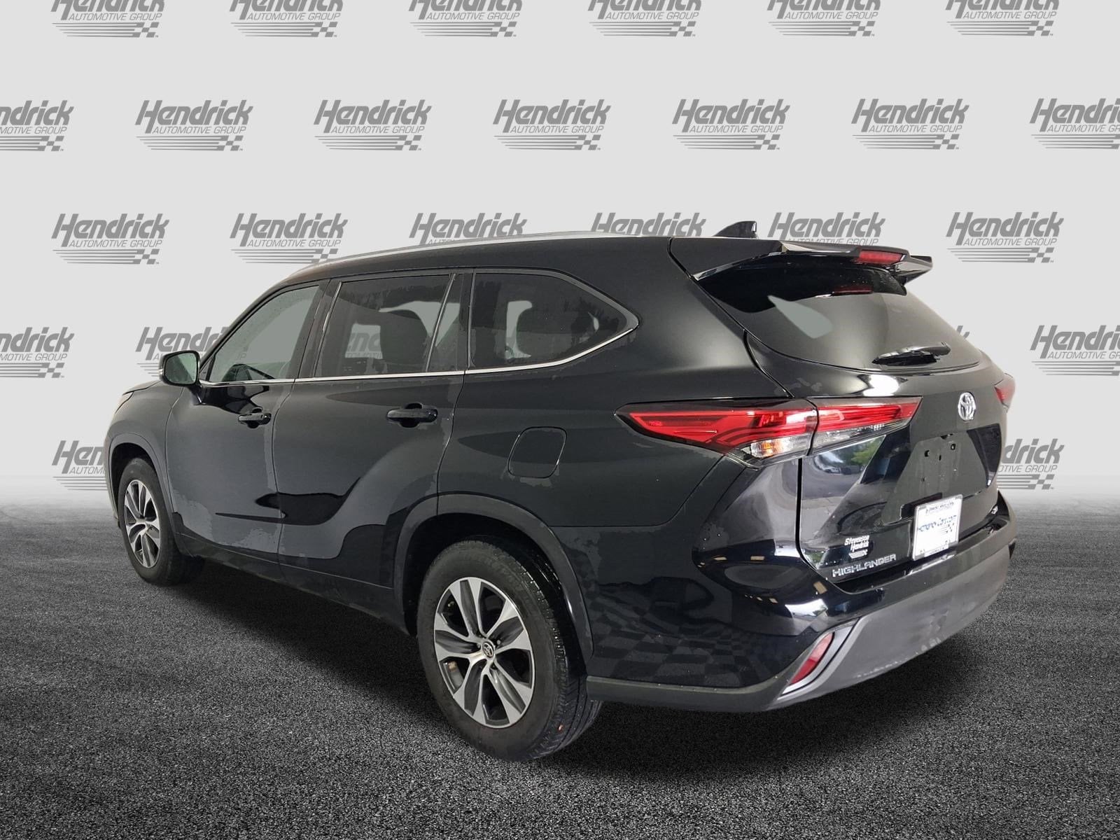 2020 Toyota Highlander XLE photo 3