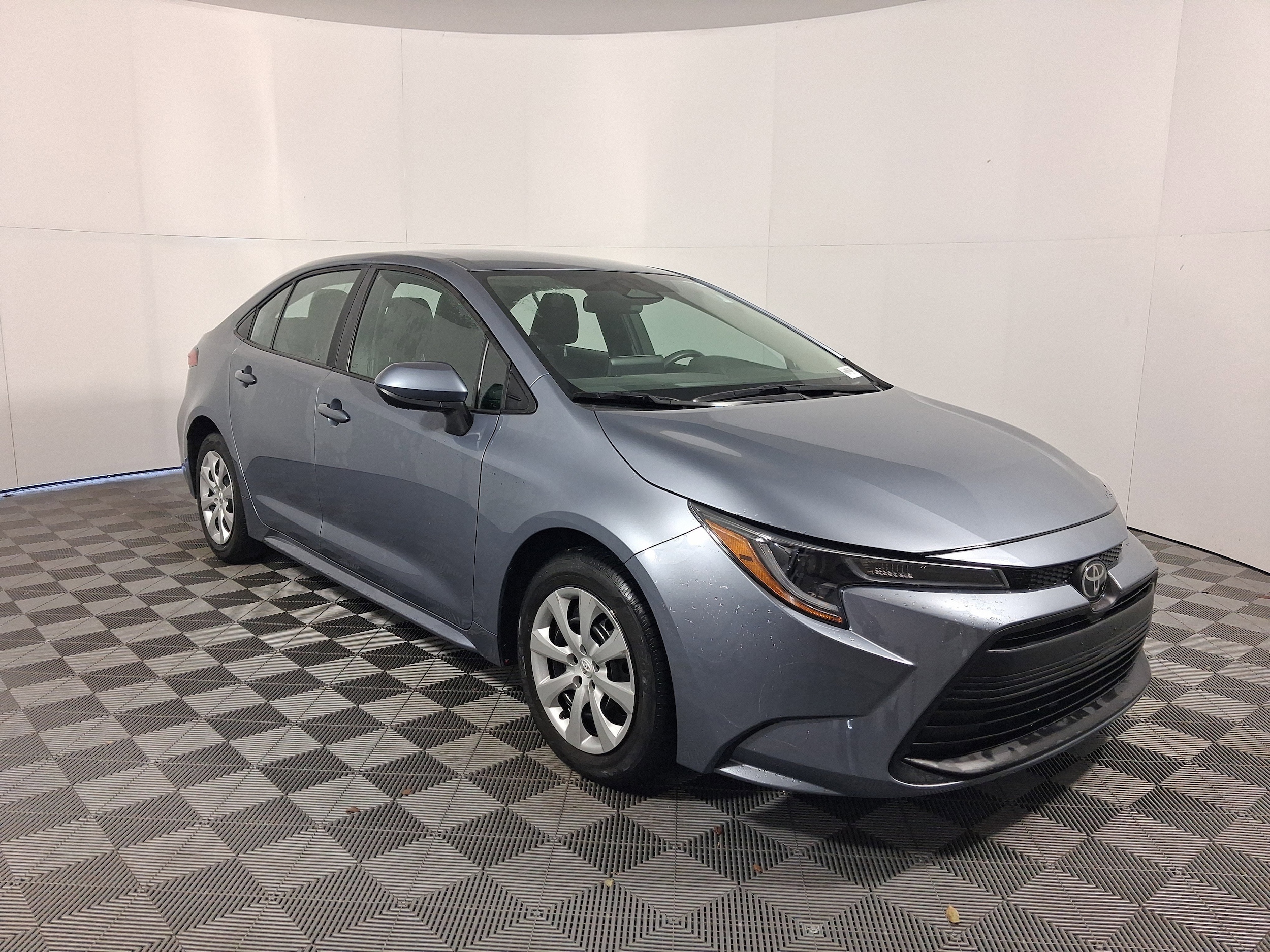 2024 Toyota Corolla LE photo 2