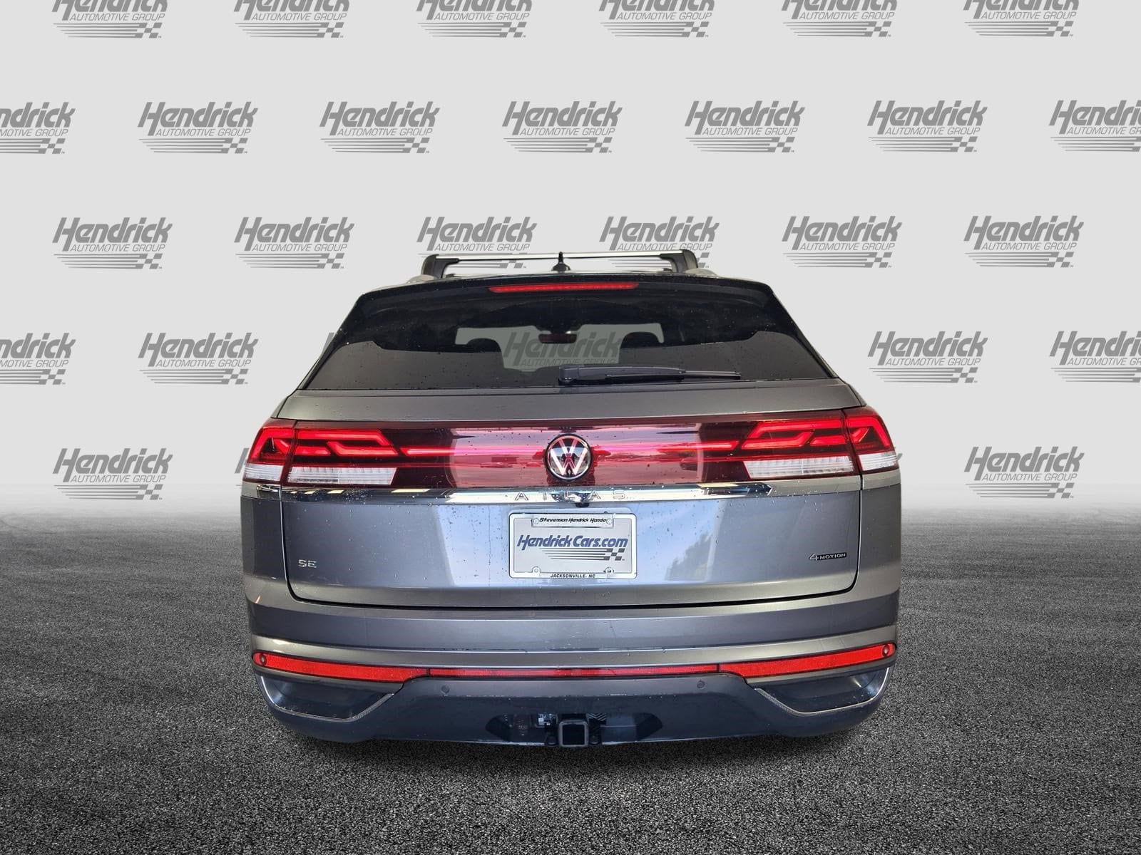 2024 Volkswagen Atlas Cross Sport 2.0T SE w/Technology photo 3