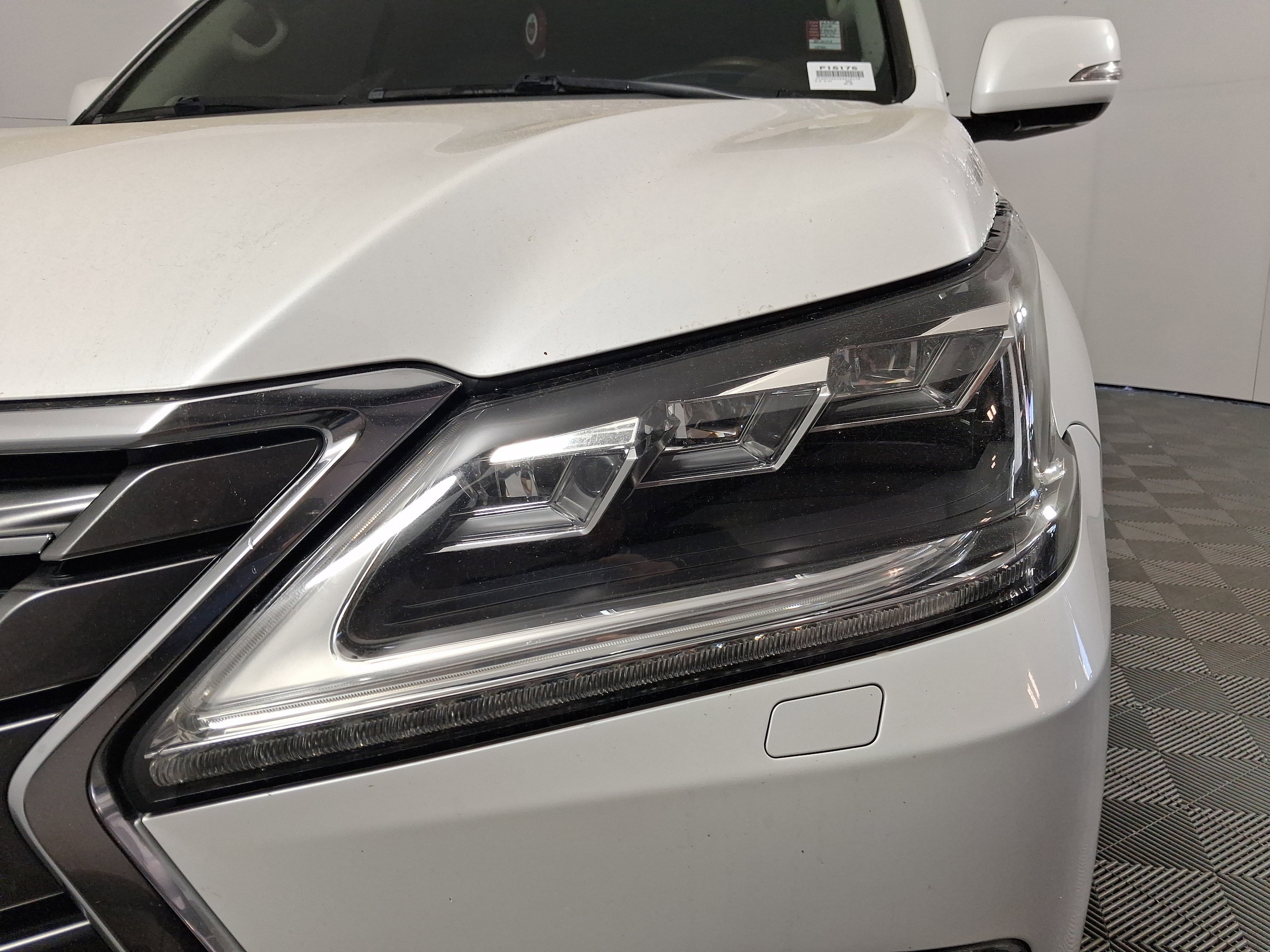 2016 LEXUS LX 570 photo 5