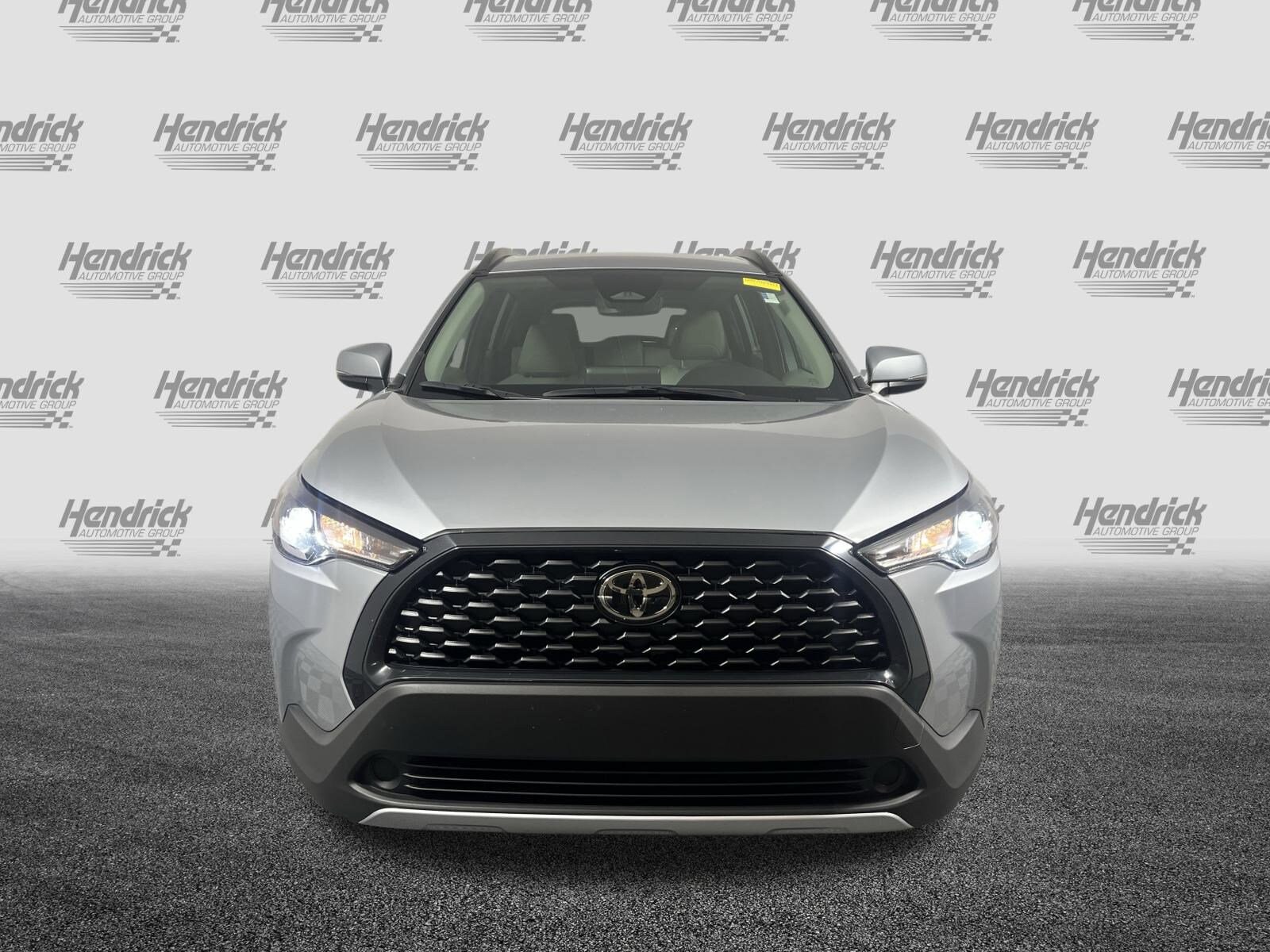 2024 Toyota Corolla Cross LE photo 2