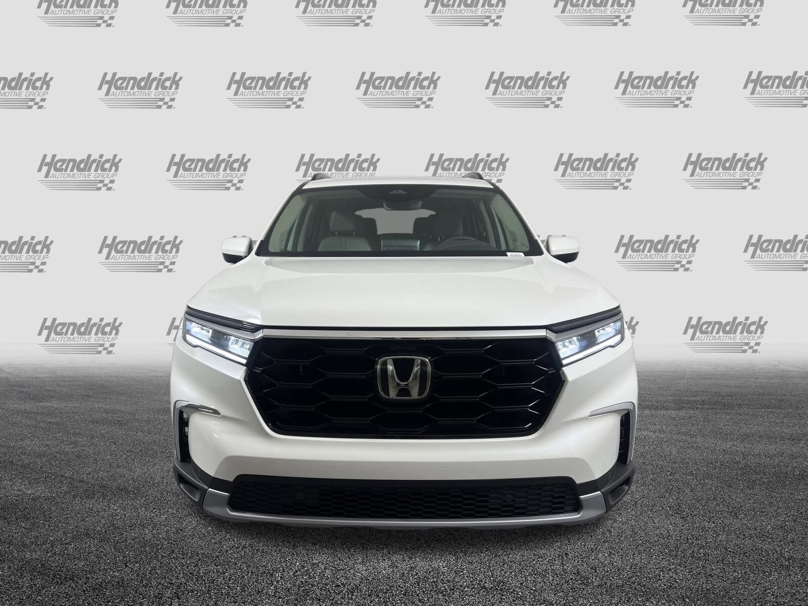 2025 Honda Pilot Touring photo 2