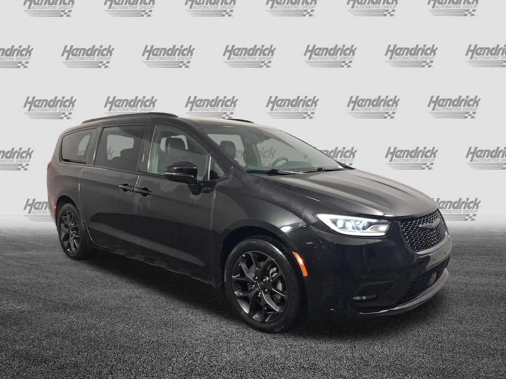 Used 2022 Chrysler Pacifica Touring L Minivan