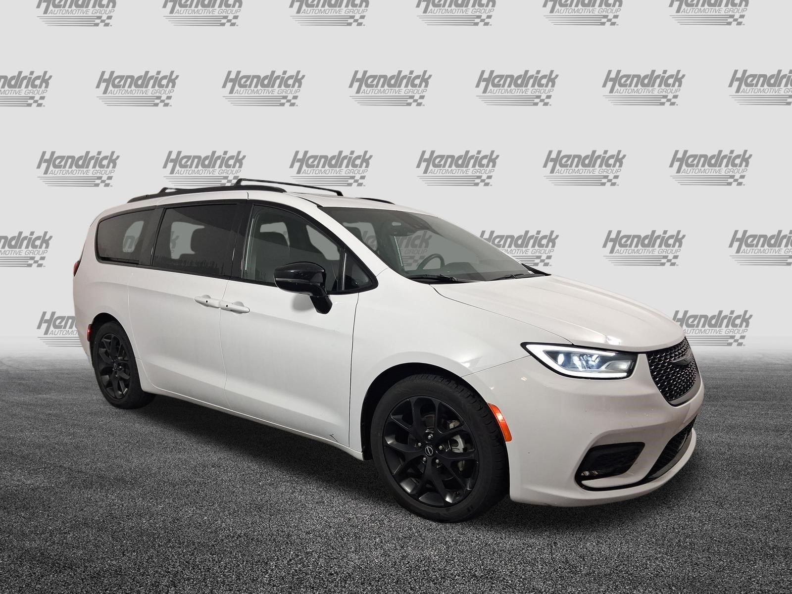 Used 2025 Chrysler Pacifica Limited Minivan