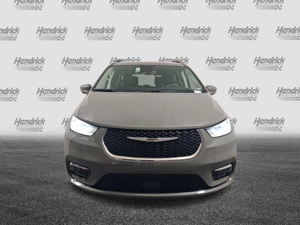 Used 2022 Chrysler Pacifica Touring L Minivan