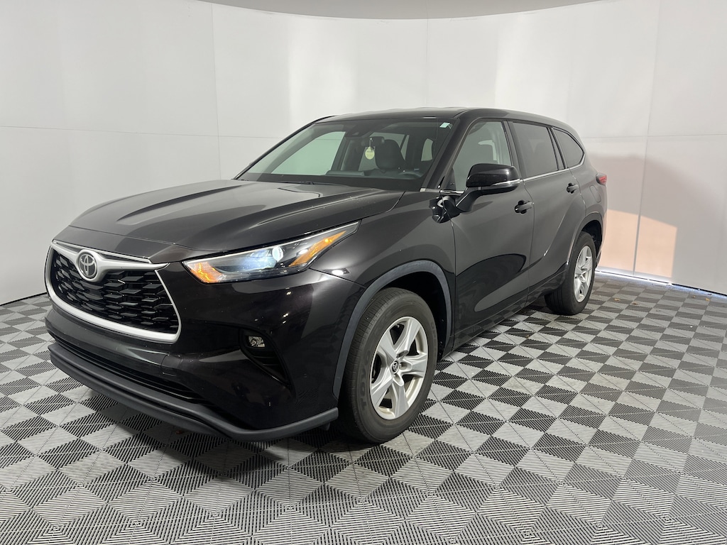 Used 2022 Toyota Highlander LE SUV