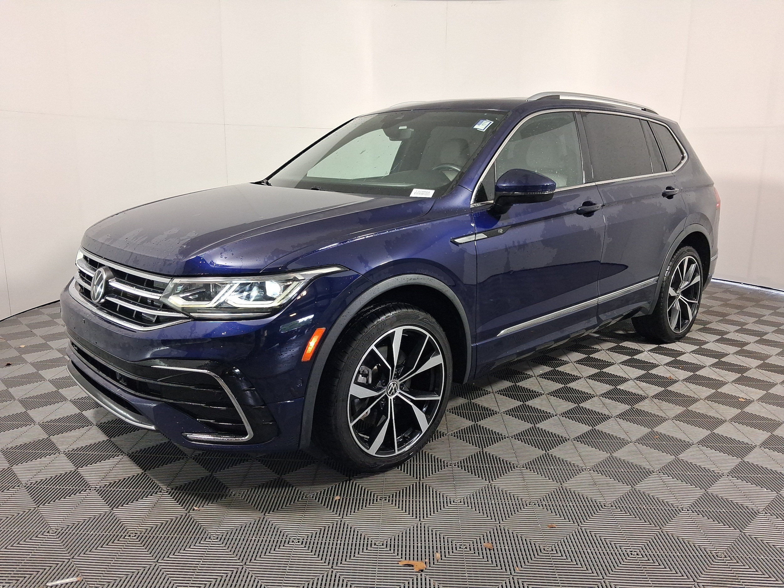 Volkswagen Tiguan SEL R-Line