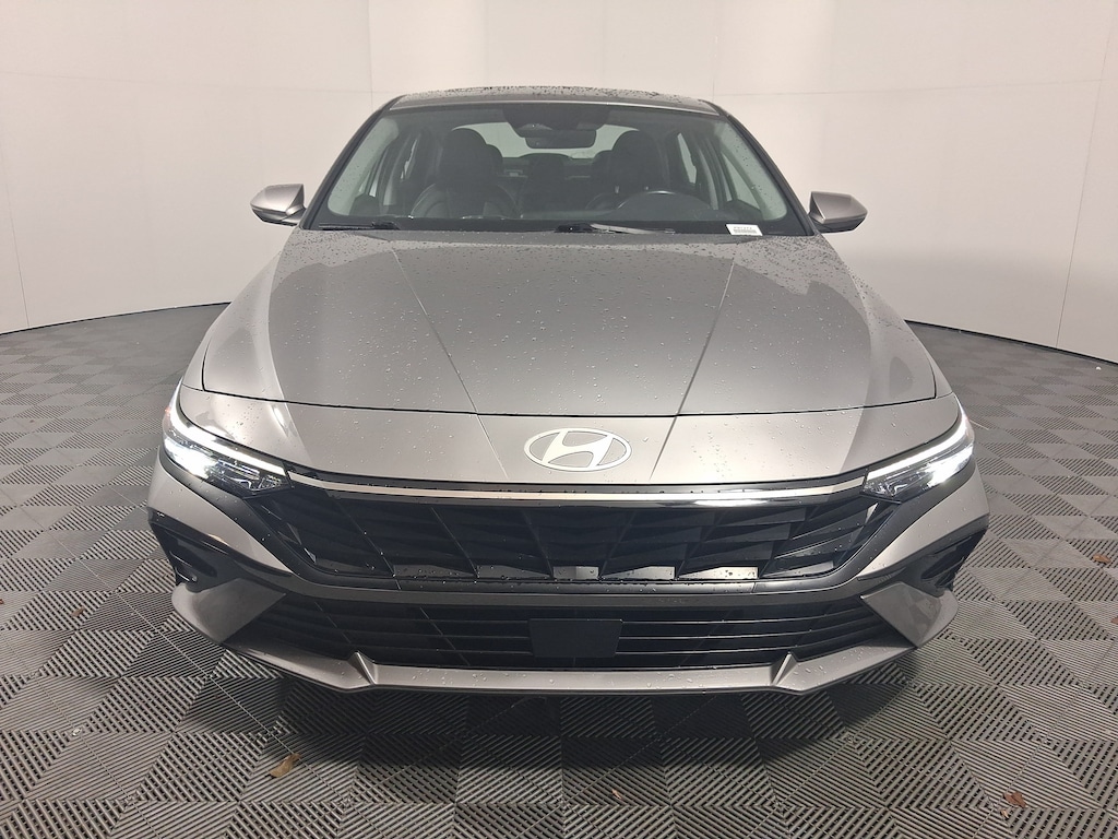 Used 2025 Hyundai Elantra Limited Sedan