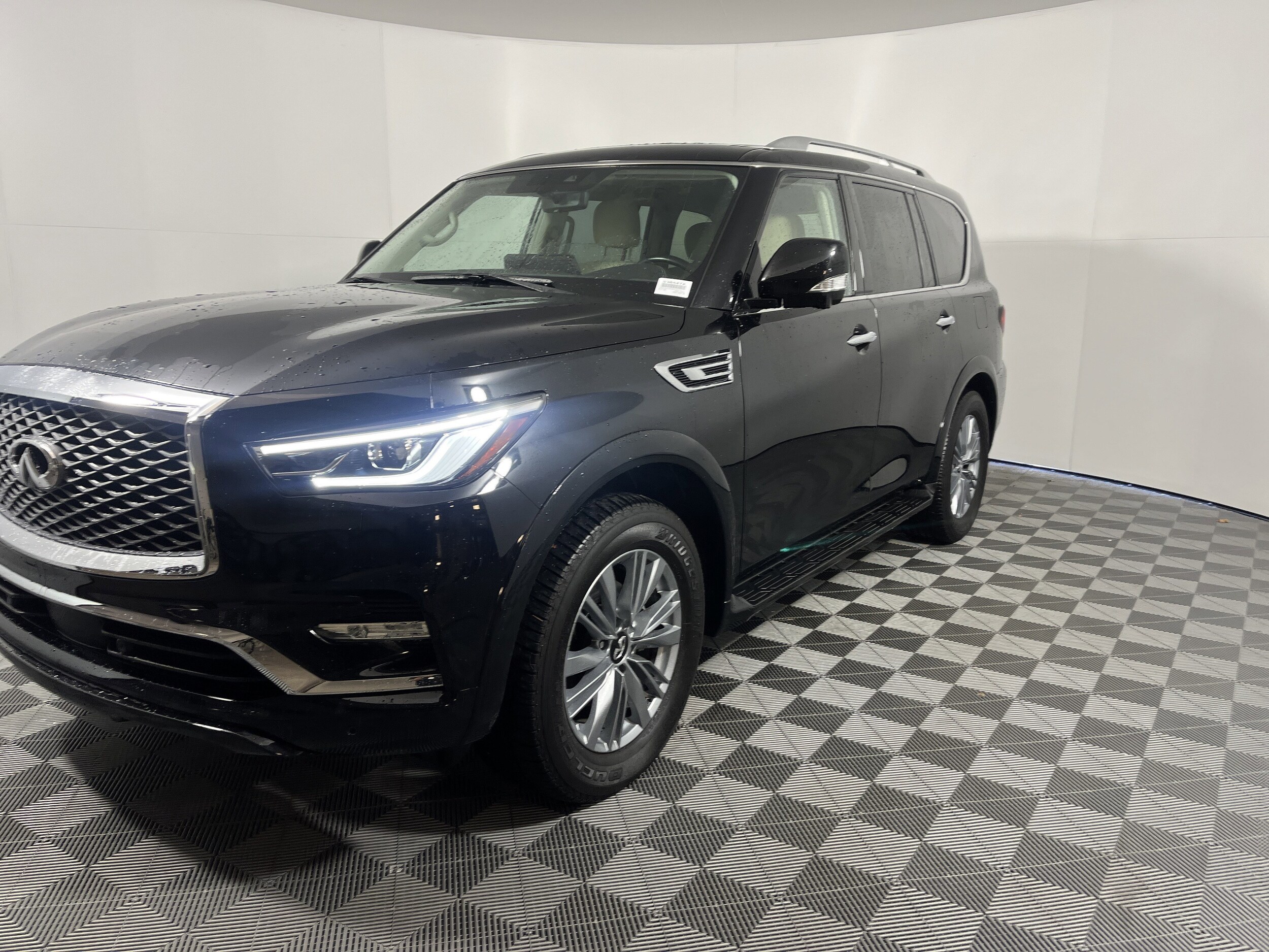 2024 Infiniti QX80 Luxe photo 2