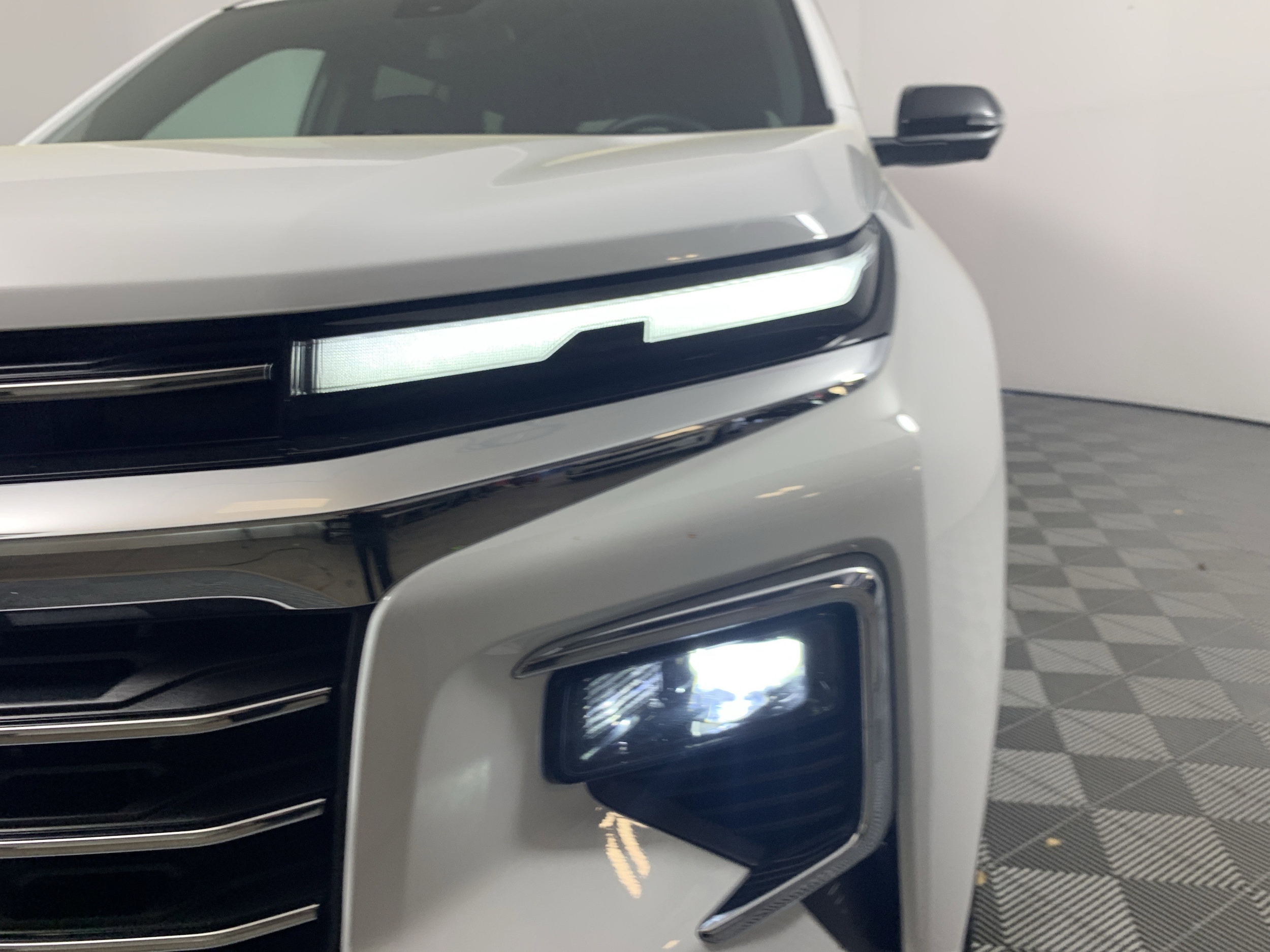 2025 Chevrolet Traverse FWD LT photo 4