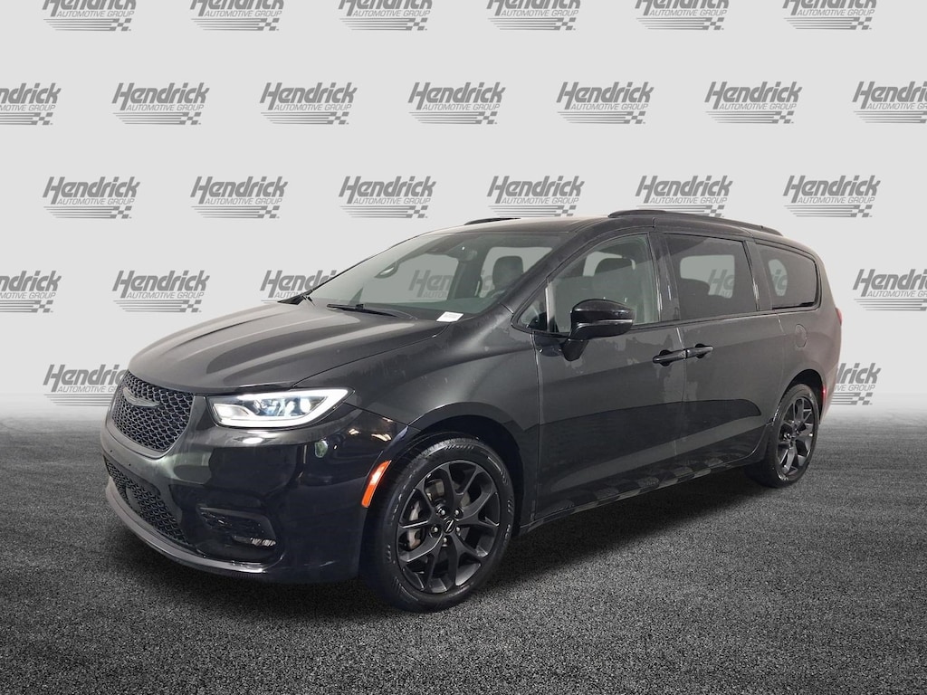 Used 2022 Chrysler Pacifica Touring L Minivan