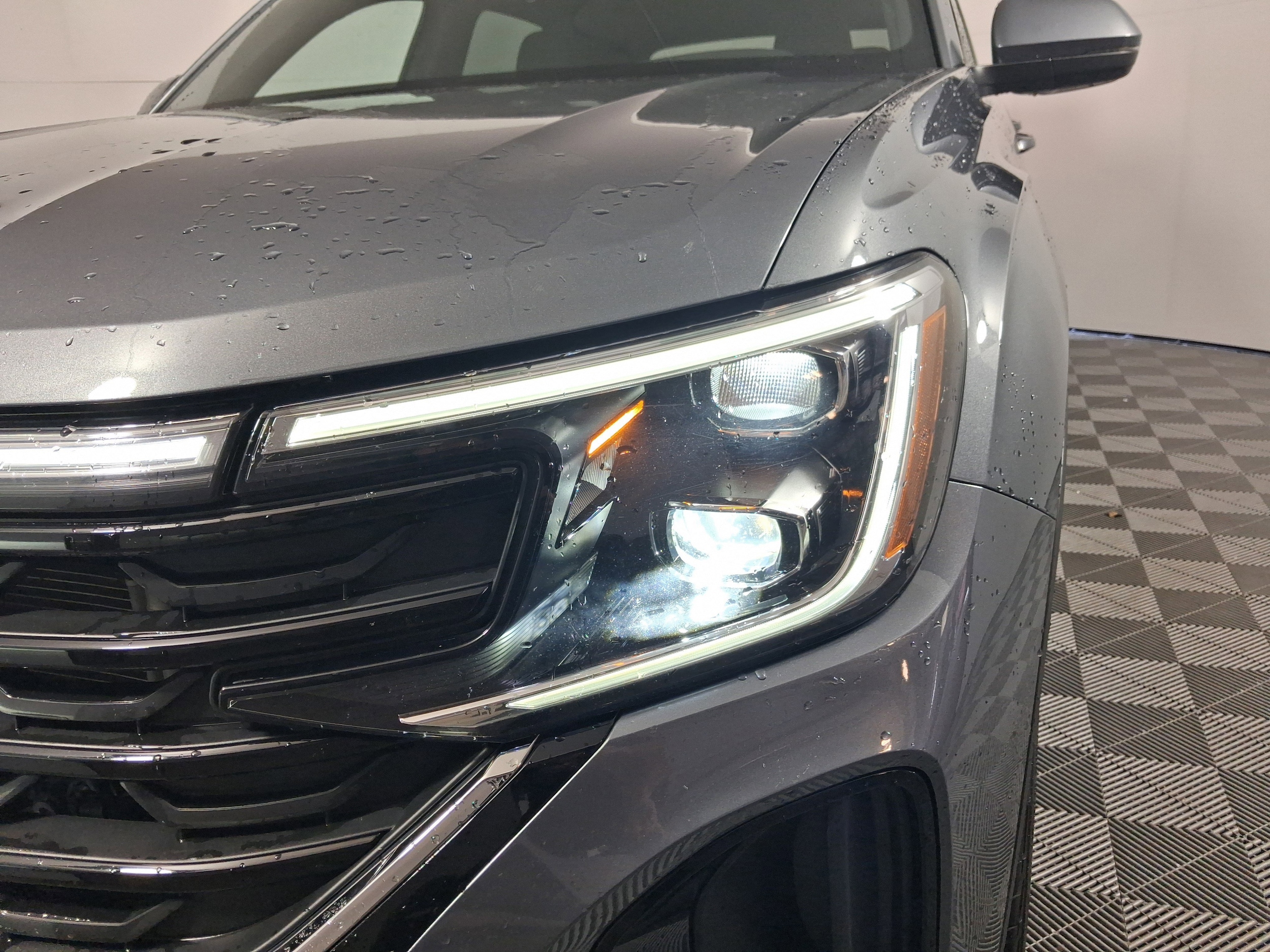 2024 Volkswagen Atlas Cross Sport 2.0T SE w/Technology photo 4