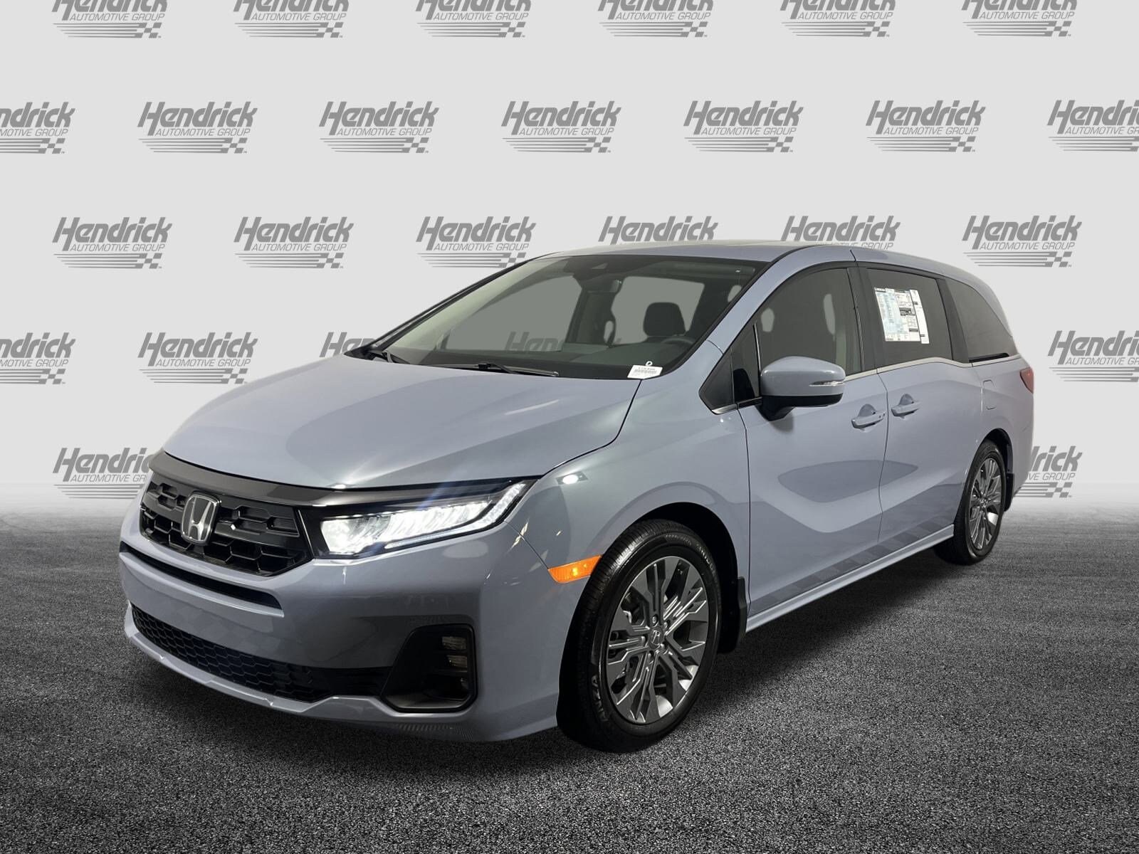 2026 Honda Odyssey Touring photo 3