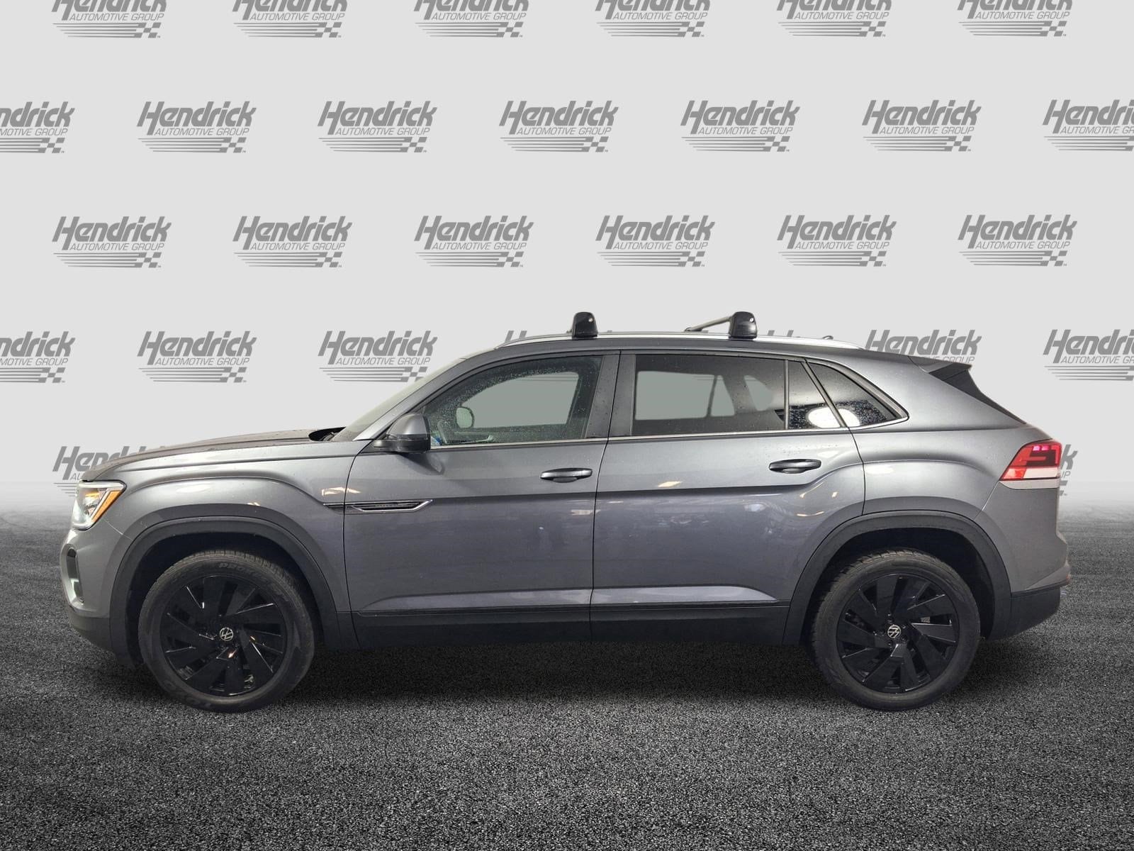 2024 Volkswagen Atlas Cross Sport 2.0T SE w/Technology photo 5