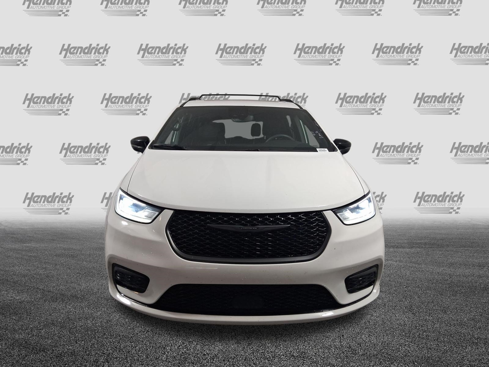 Used 2025 Chrysler Pacifica Limited Minivan