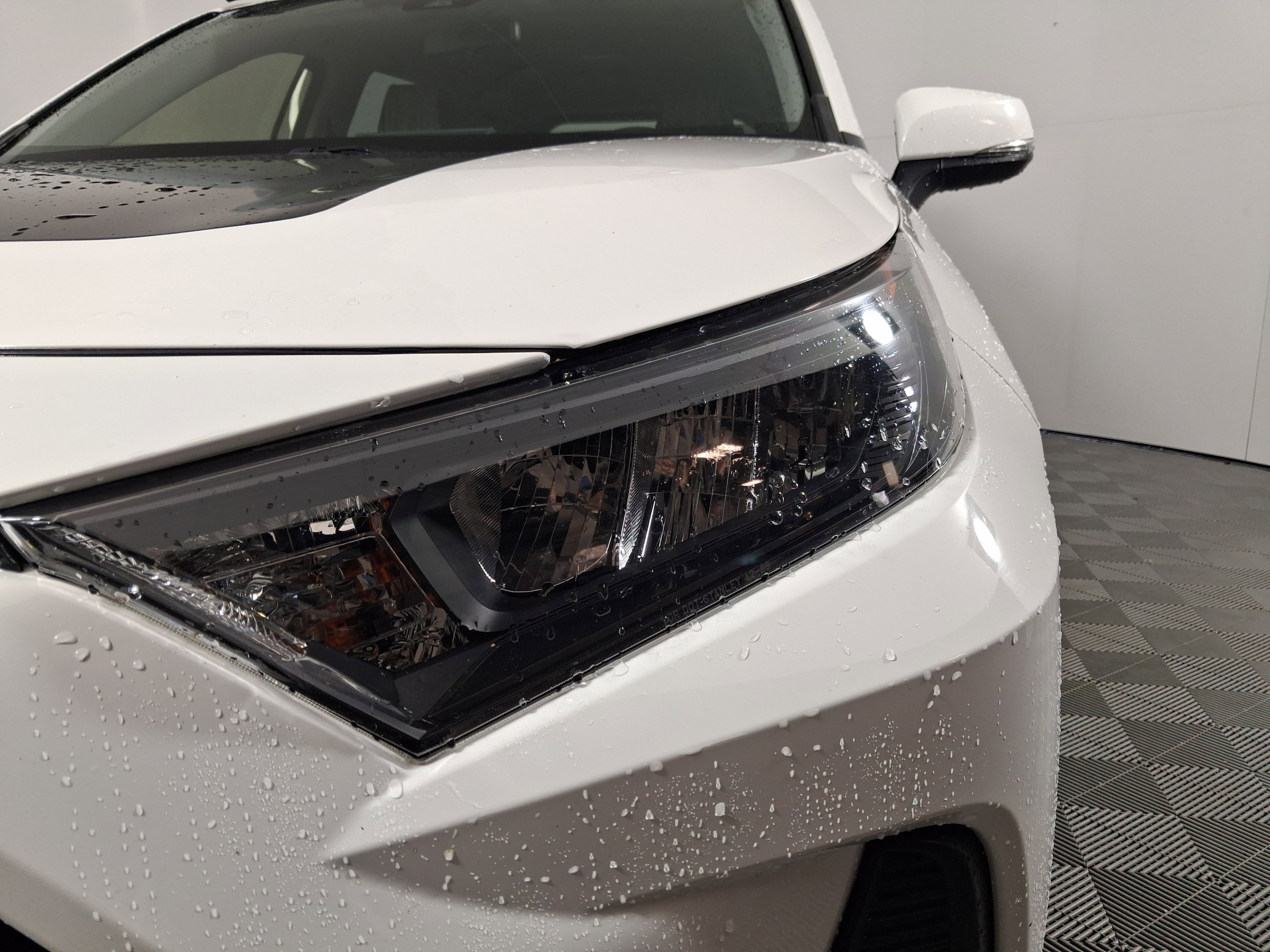 2020 Toyota RAV4 LE photo 5