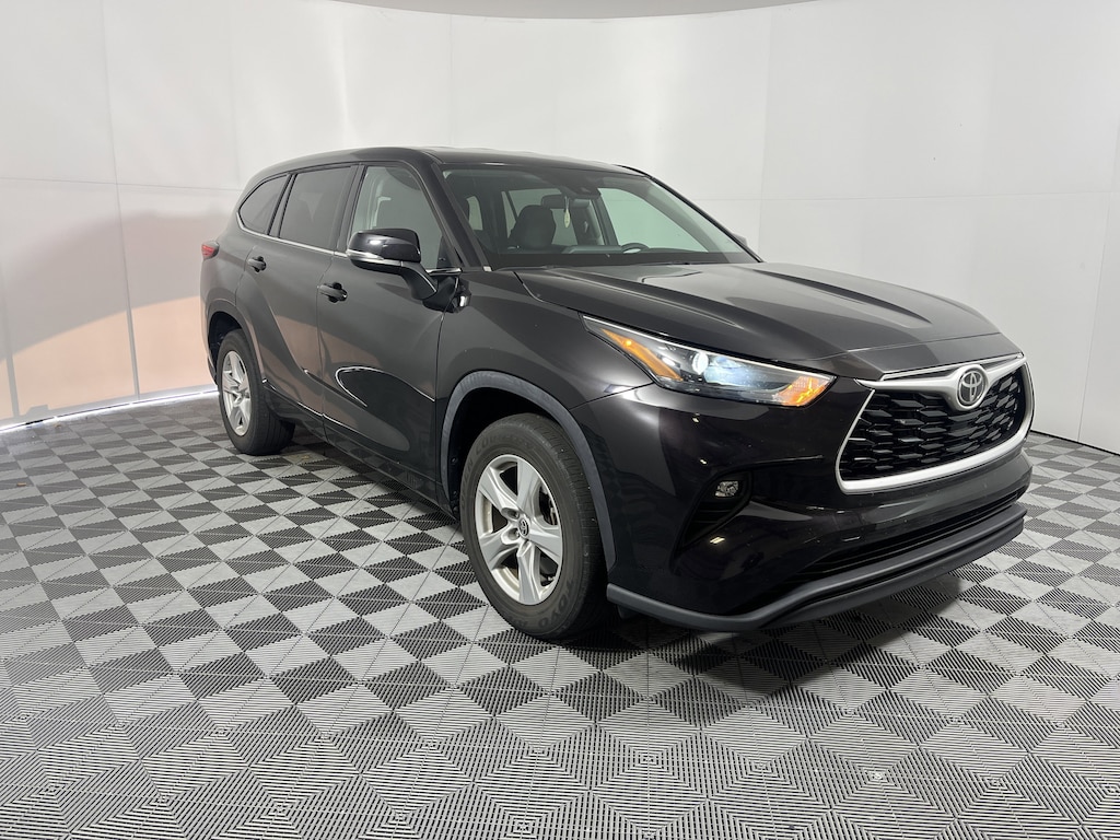 Used 2022 Toyota Highlander LE SUV