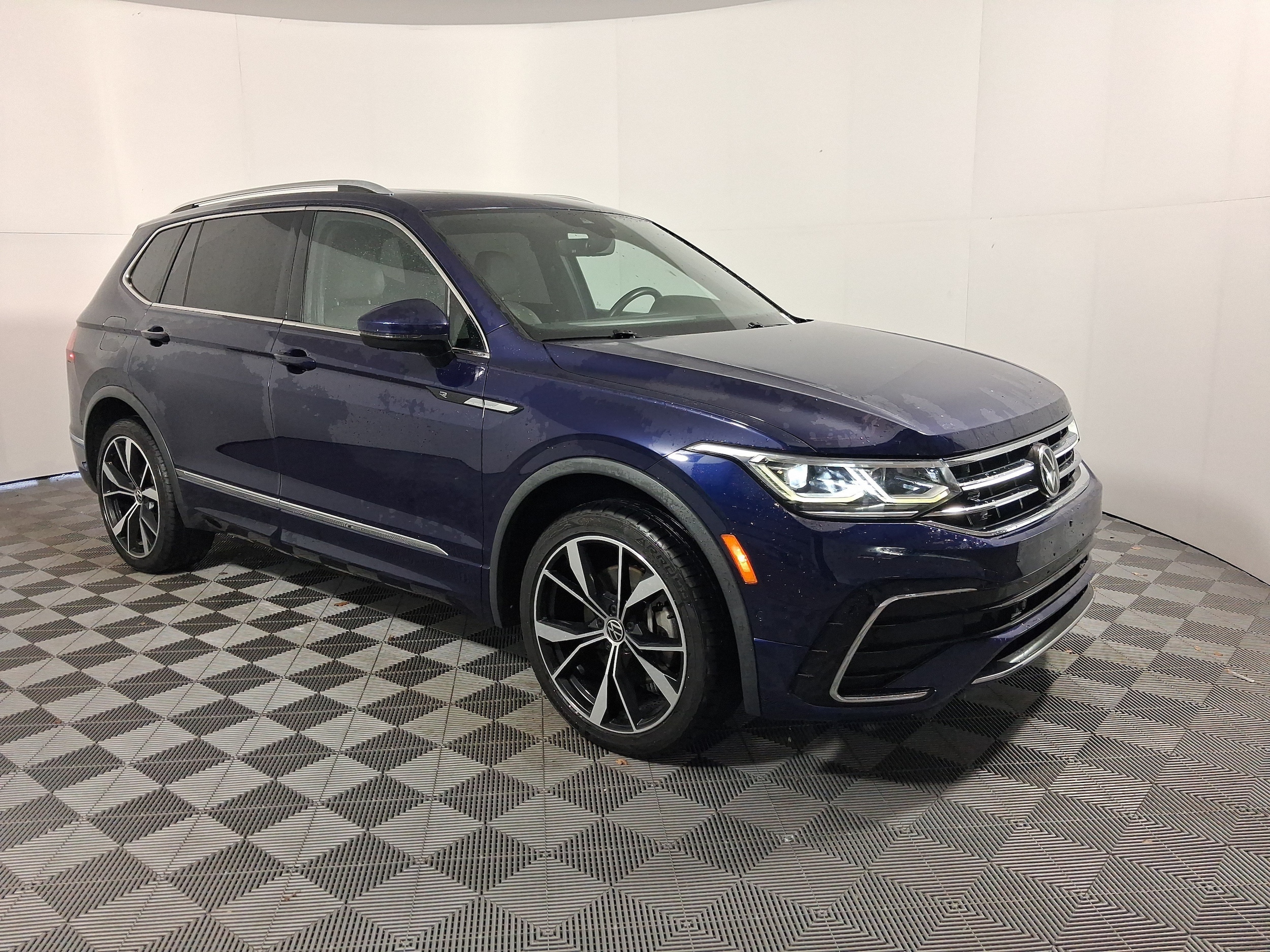 Volkswagen Tiguan SEL R-Line