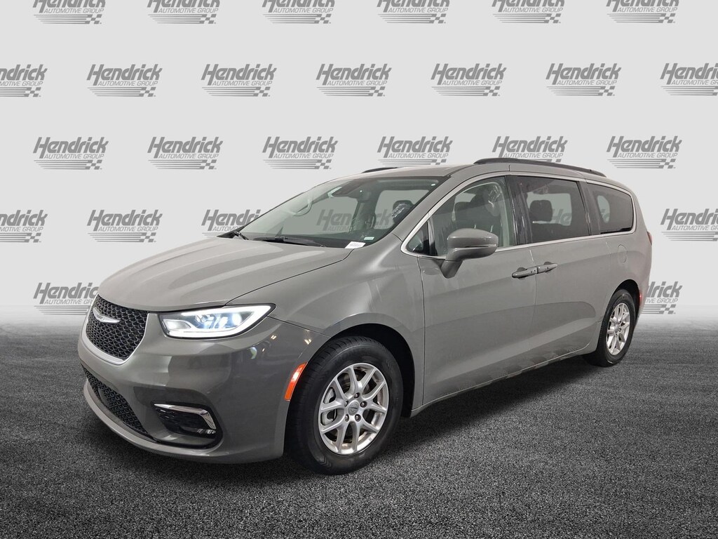 Used 2022 Chrysler Pacifica Touring L Minivan